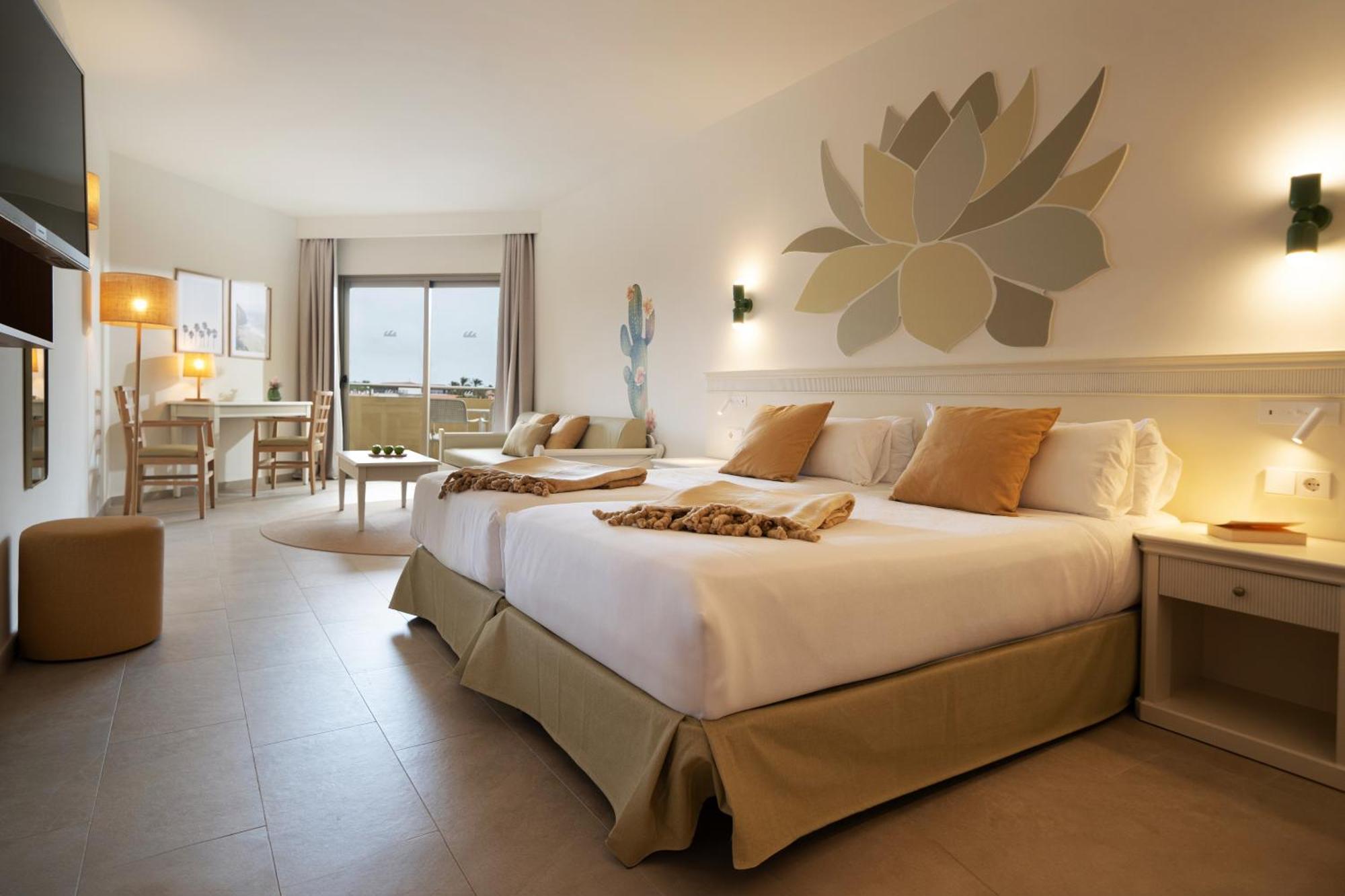 Suite Júnior com Vista Lateral Mar