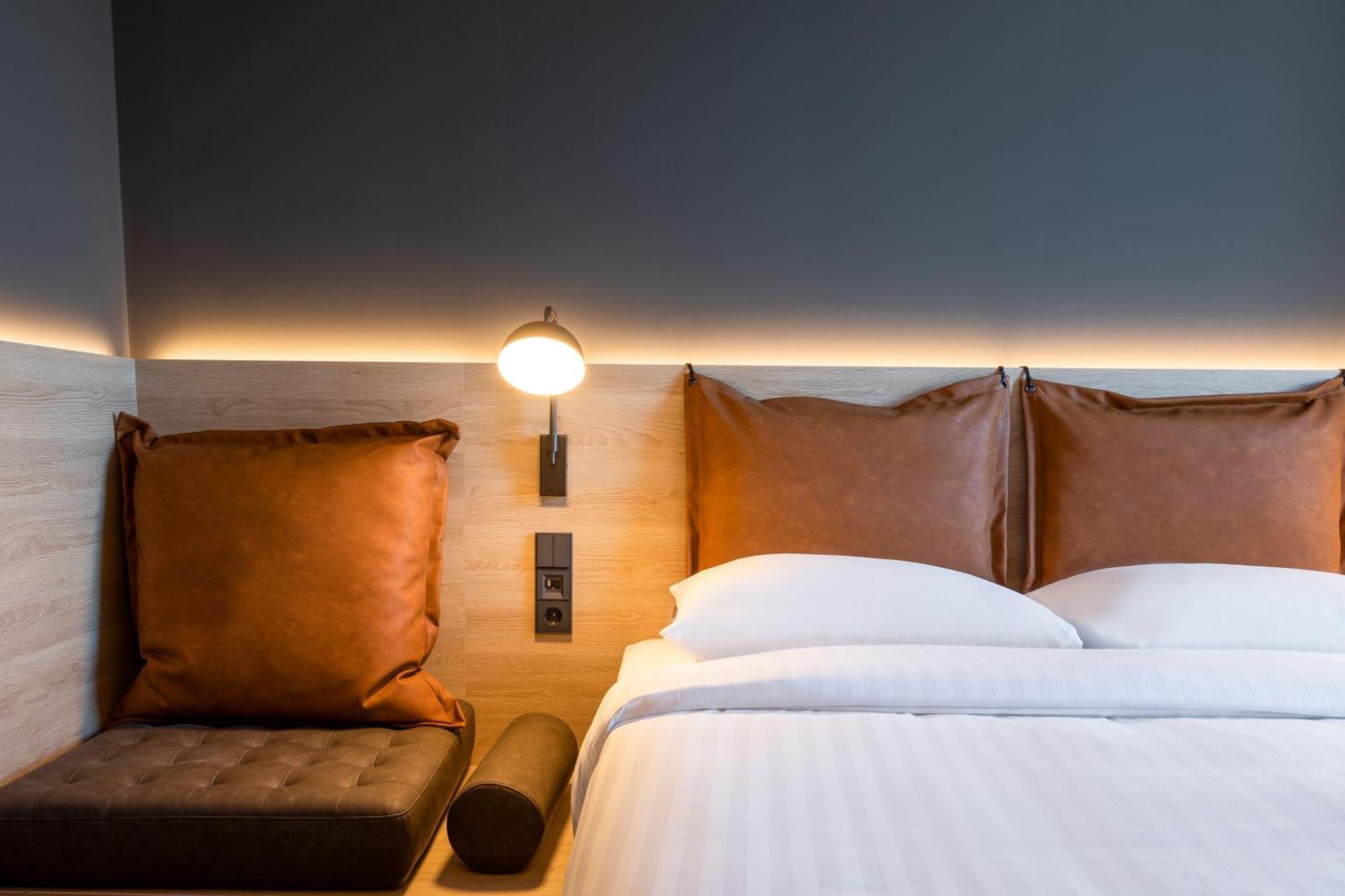 Moxy Queen Sleeper 2.0 Room