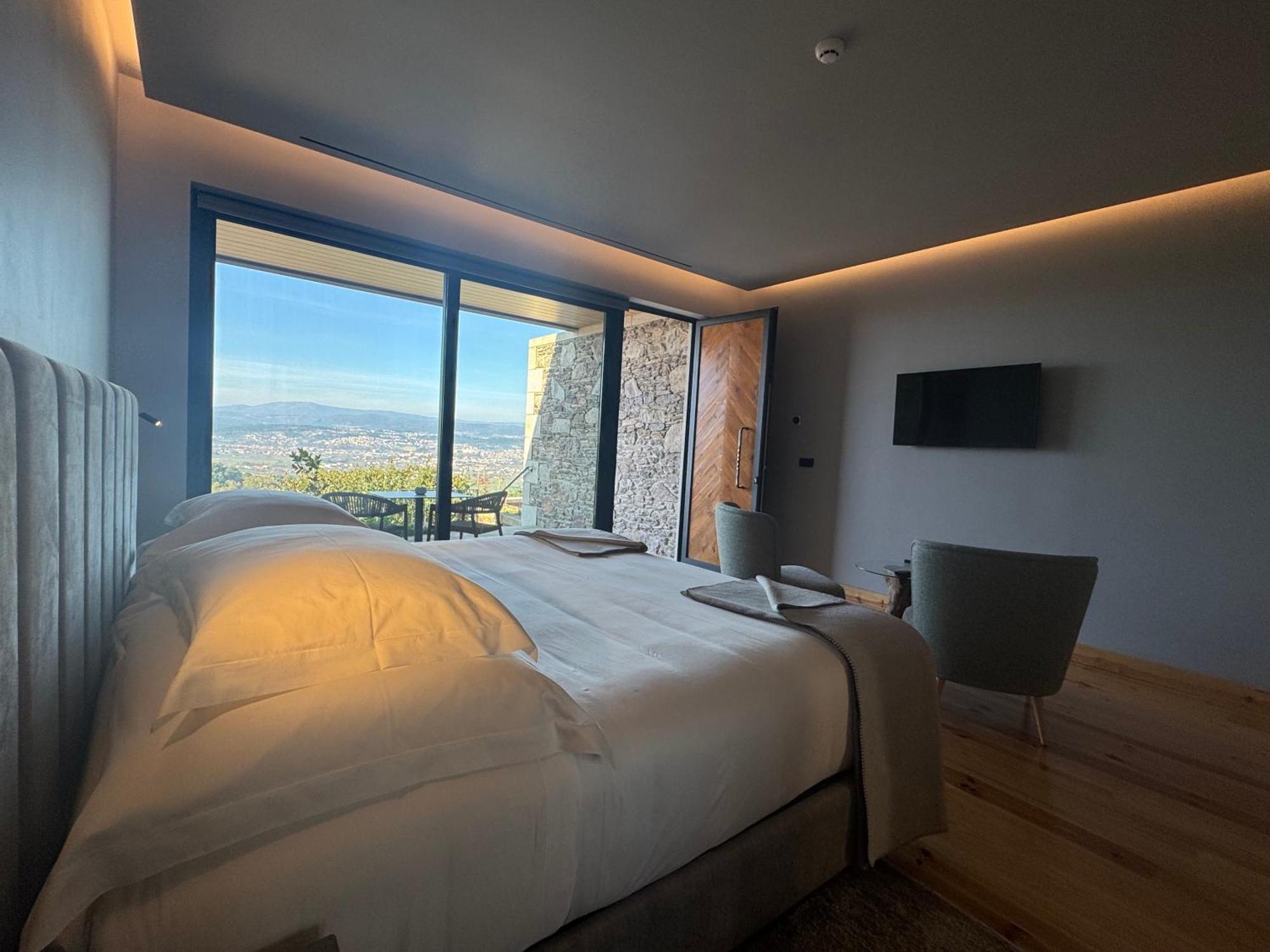 Deluxe King Room,1627474762:JPEG