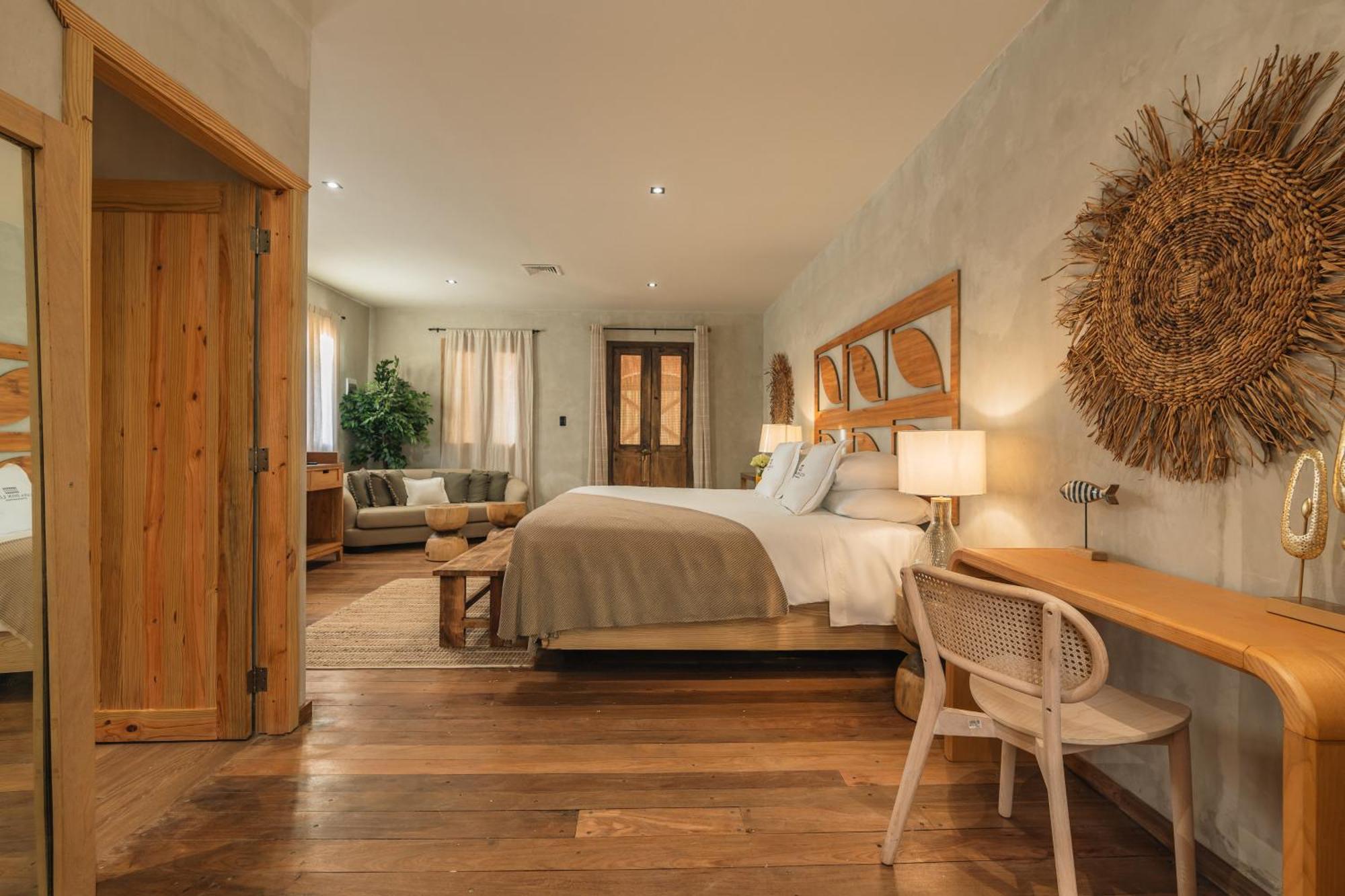 Junior Suite,1627800795:JPEG