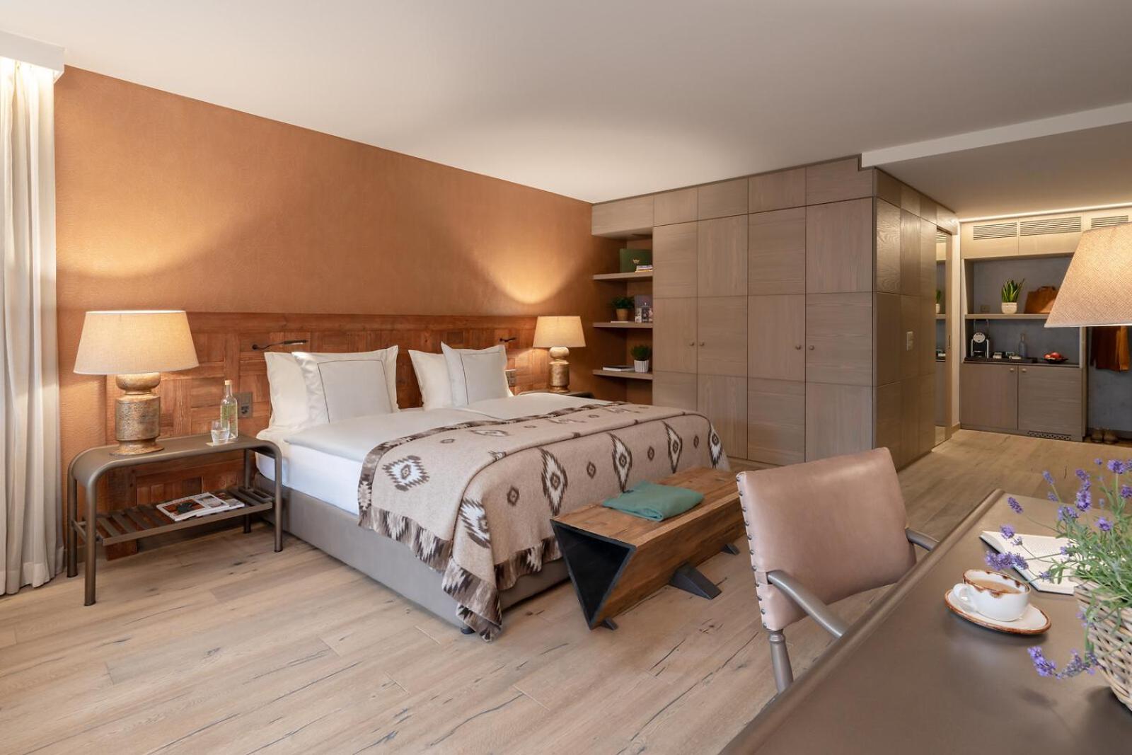 Panorama Junior Suite with Balcony and Lake View