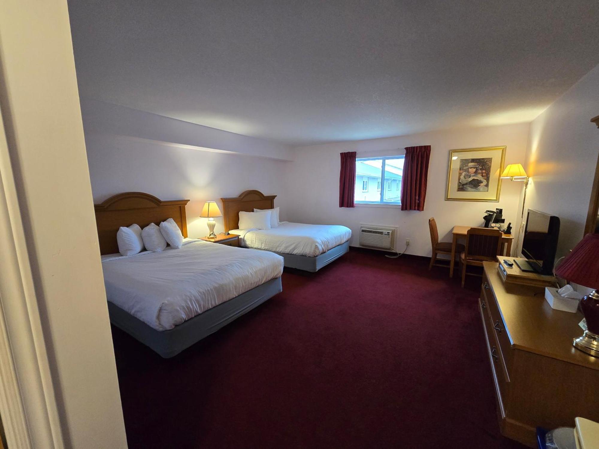 Queen Room with Three Queen Beds - Non-Smoking/North Section