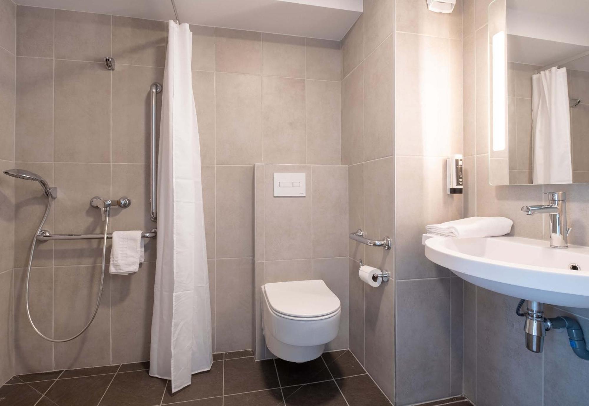 Chambre Double - Accessible aux Personnes à Mobilité Réduite