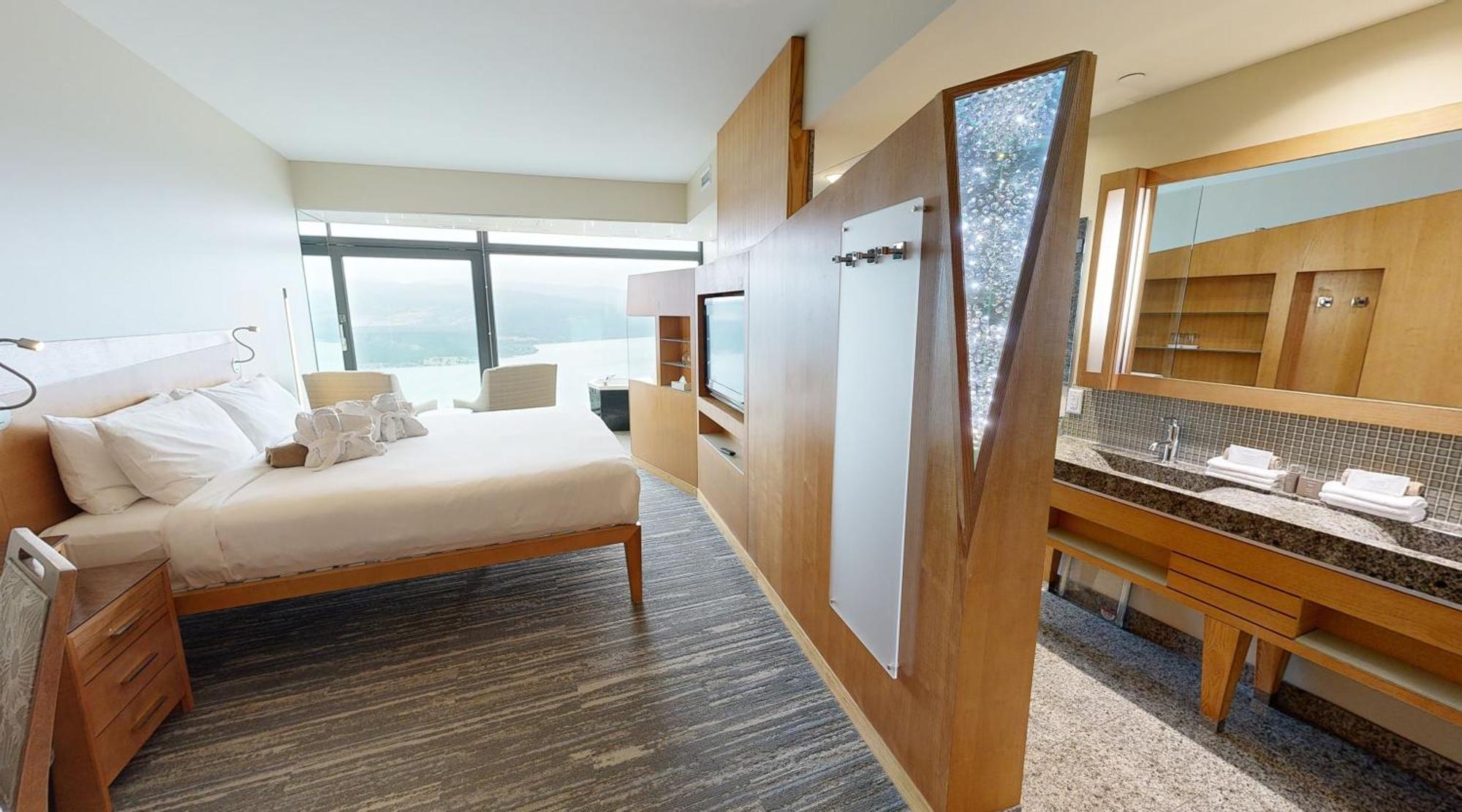 Standard King Room Lake View