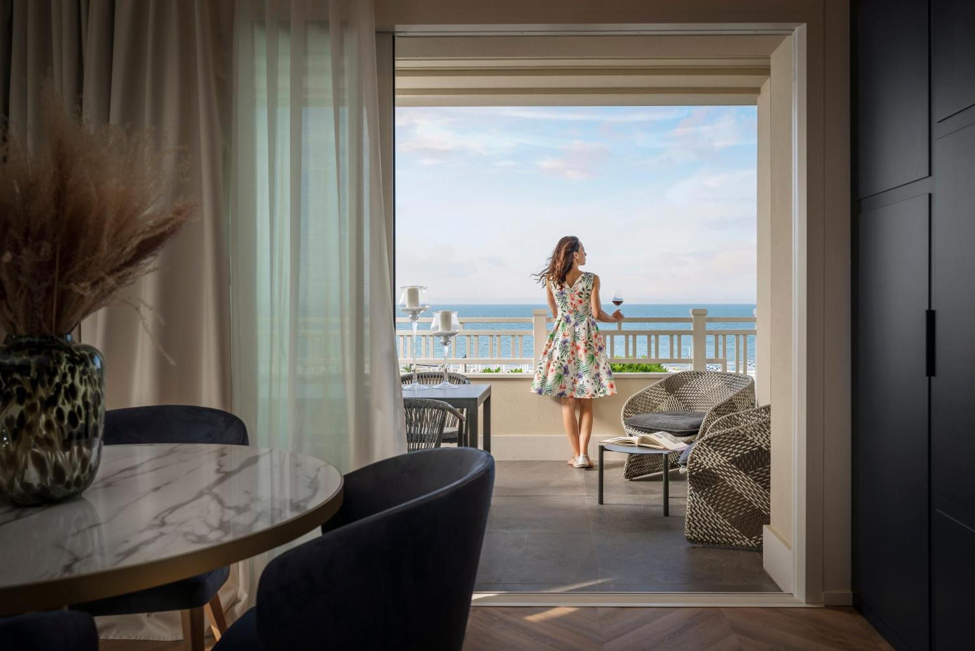 Suite mit Kingsize-Bett und Meerblick