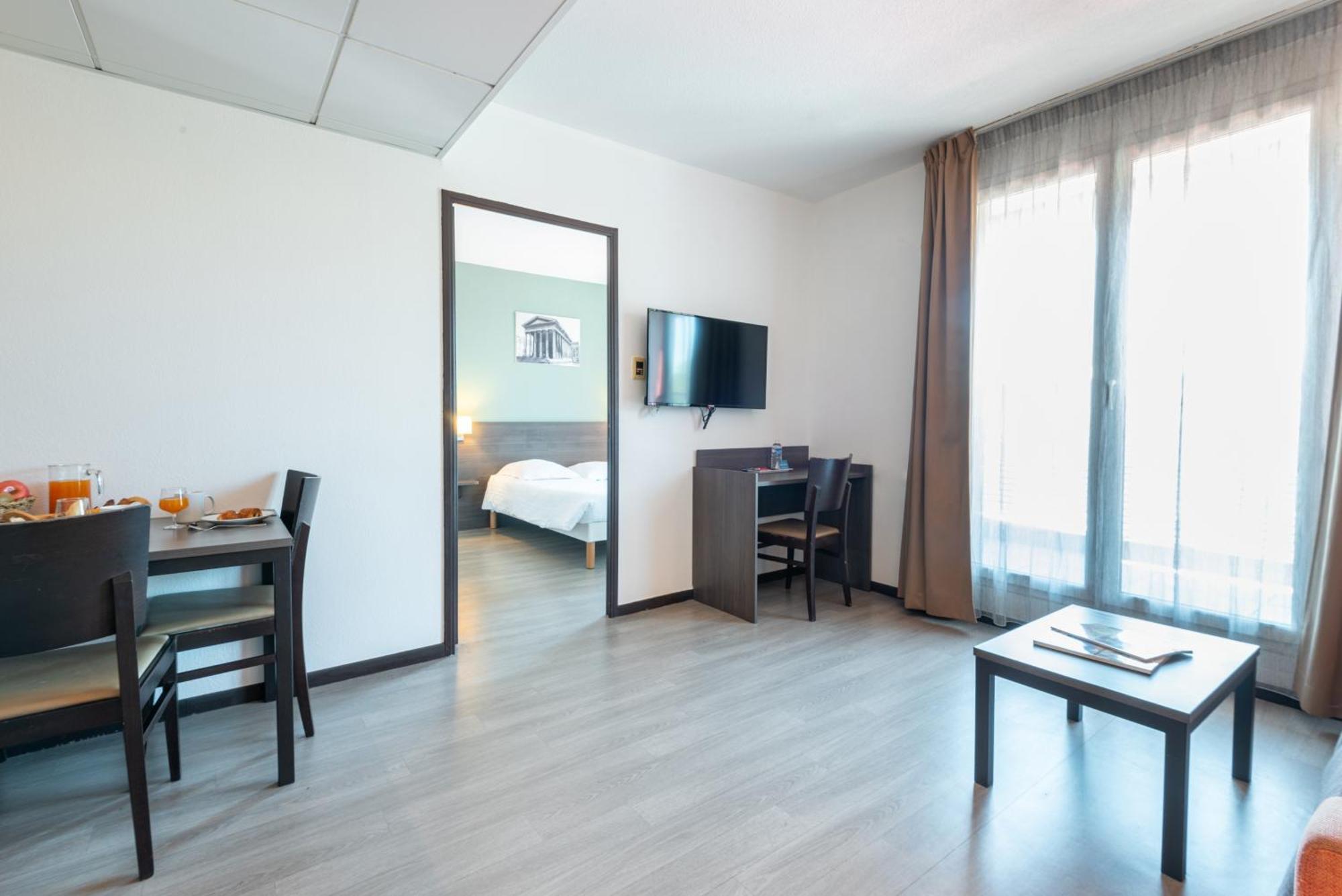One-Bedroom Apartment Twin