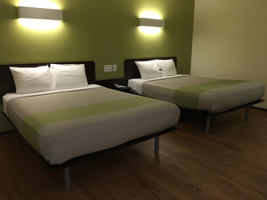 Deluxe Queen Room with Two Queen Beds - Non-Smoking
