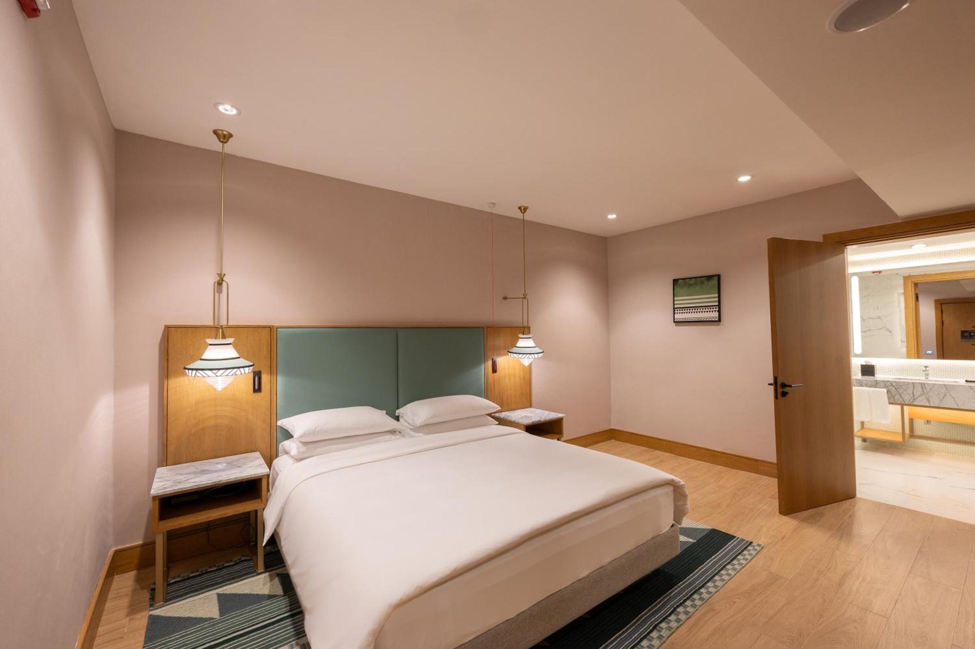 Deluxe King Room - Disability Access