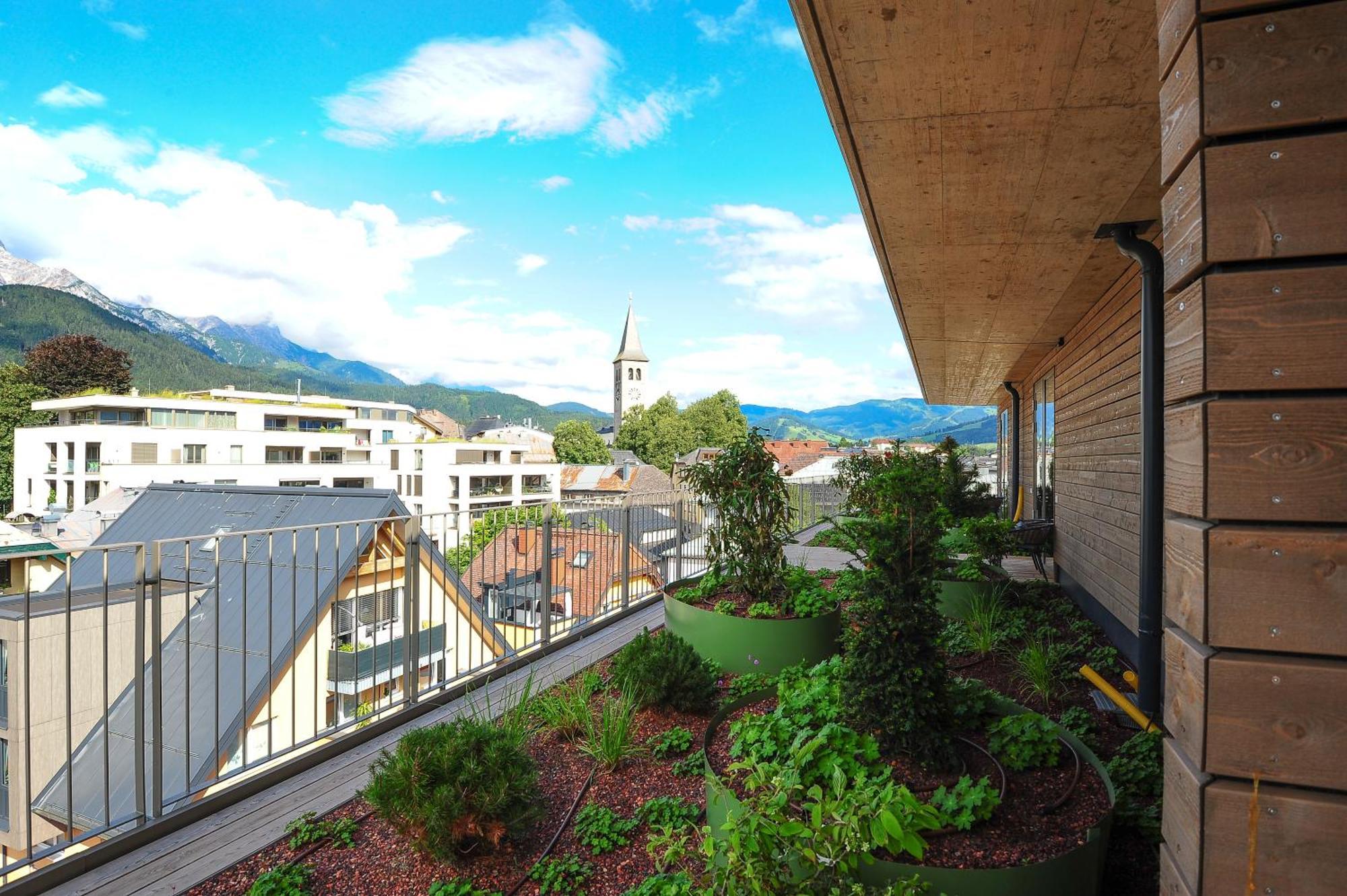 Suite mit Kingsize-Bett und Balkon