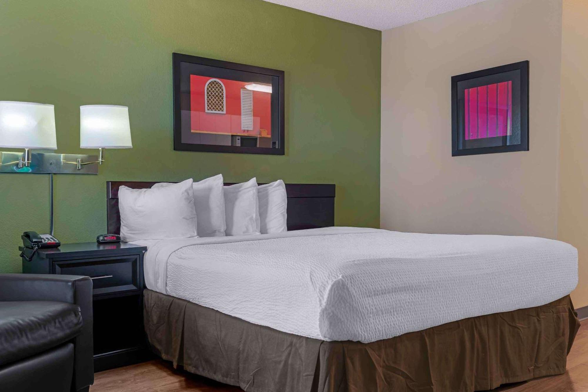 1 Queen Bed | Non-Smoking Kitchen