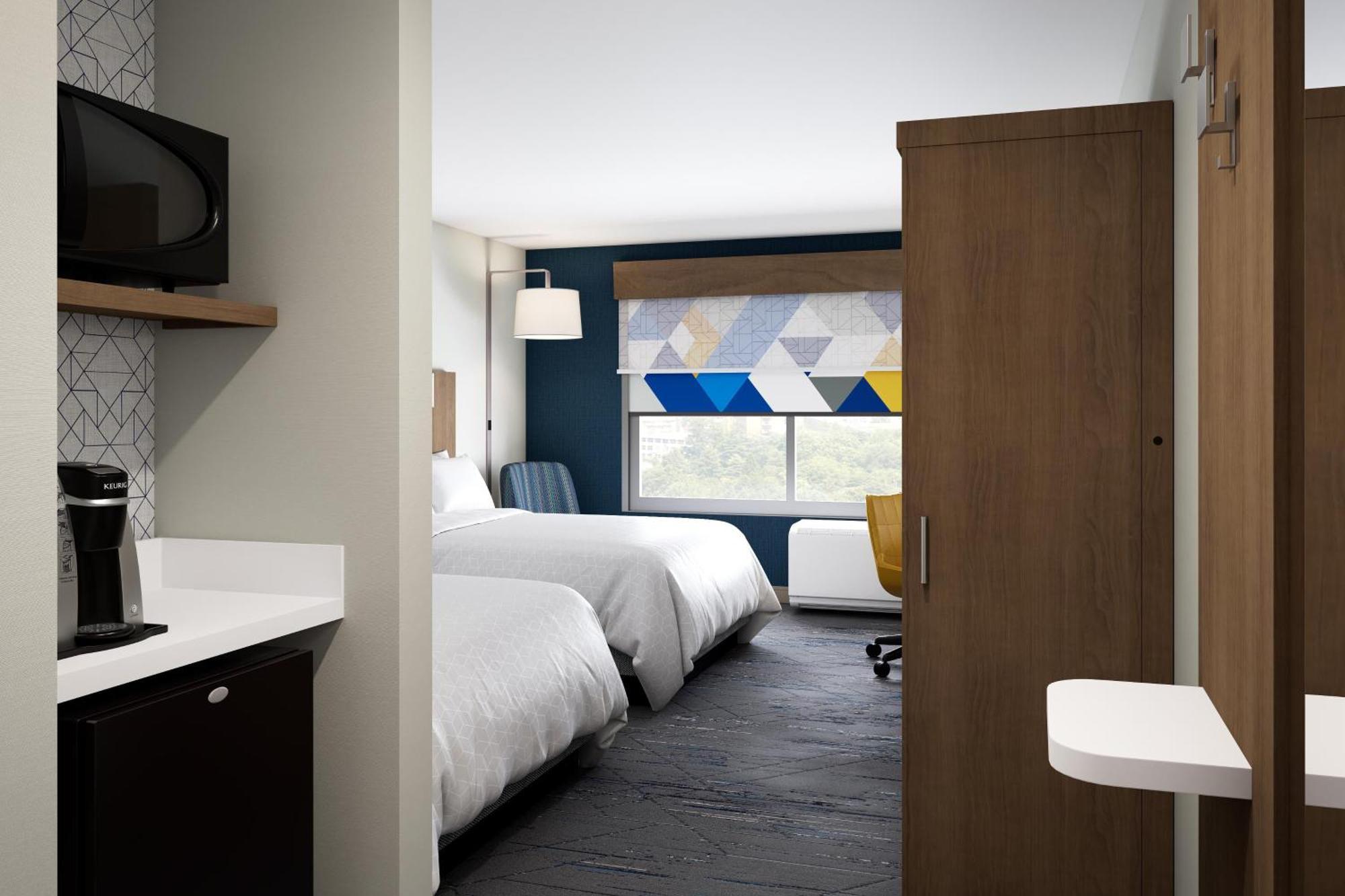 Standard Queen Room with Two Queen Beds and Mobility Accessible Tub