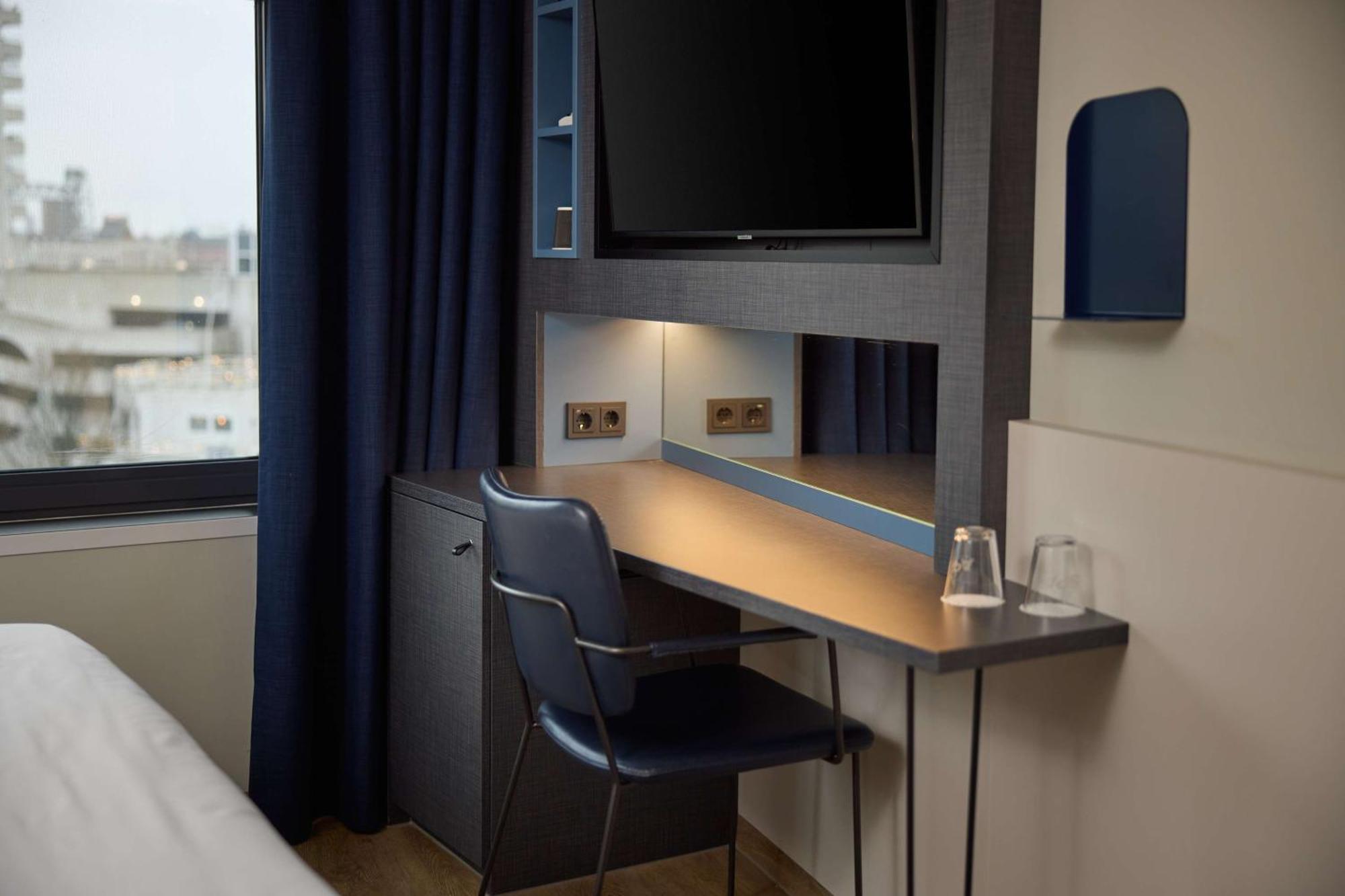 Twin Room,1631546965:JPEG