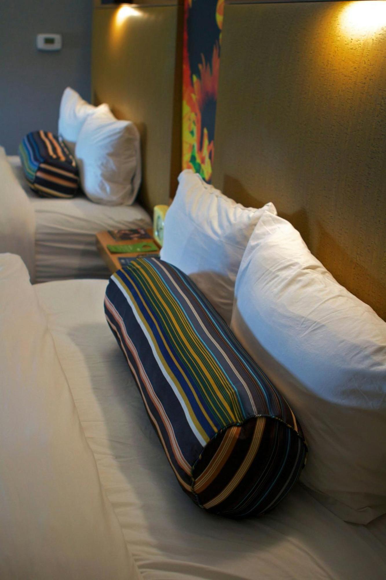 Aloft, Guest room, 2 Queen