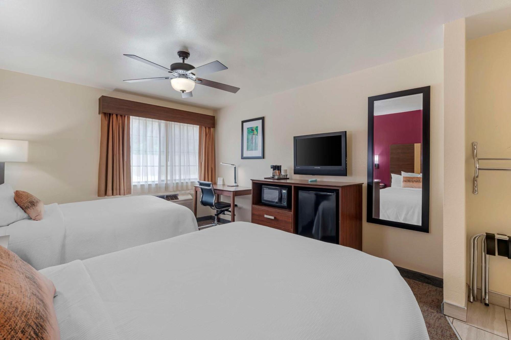 Queen Room with Two Queen Beds and Roll-In Shower - Mobility Access/Non-Smoking