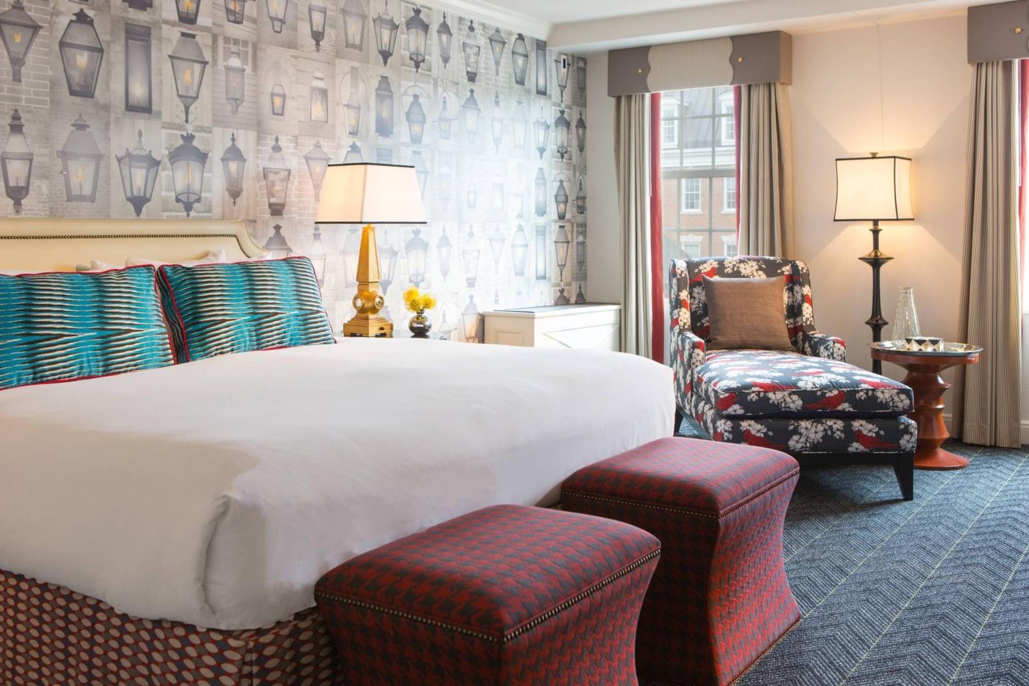 Whirlpool Room 1 King Bed