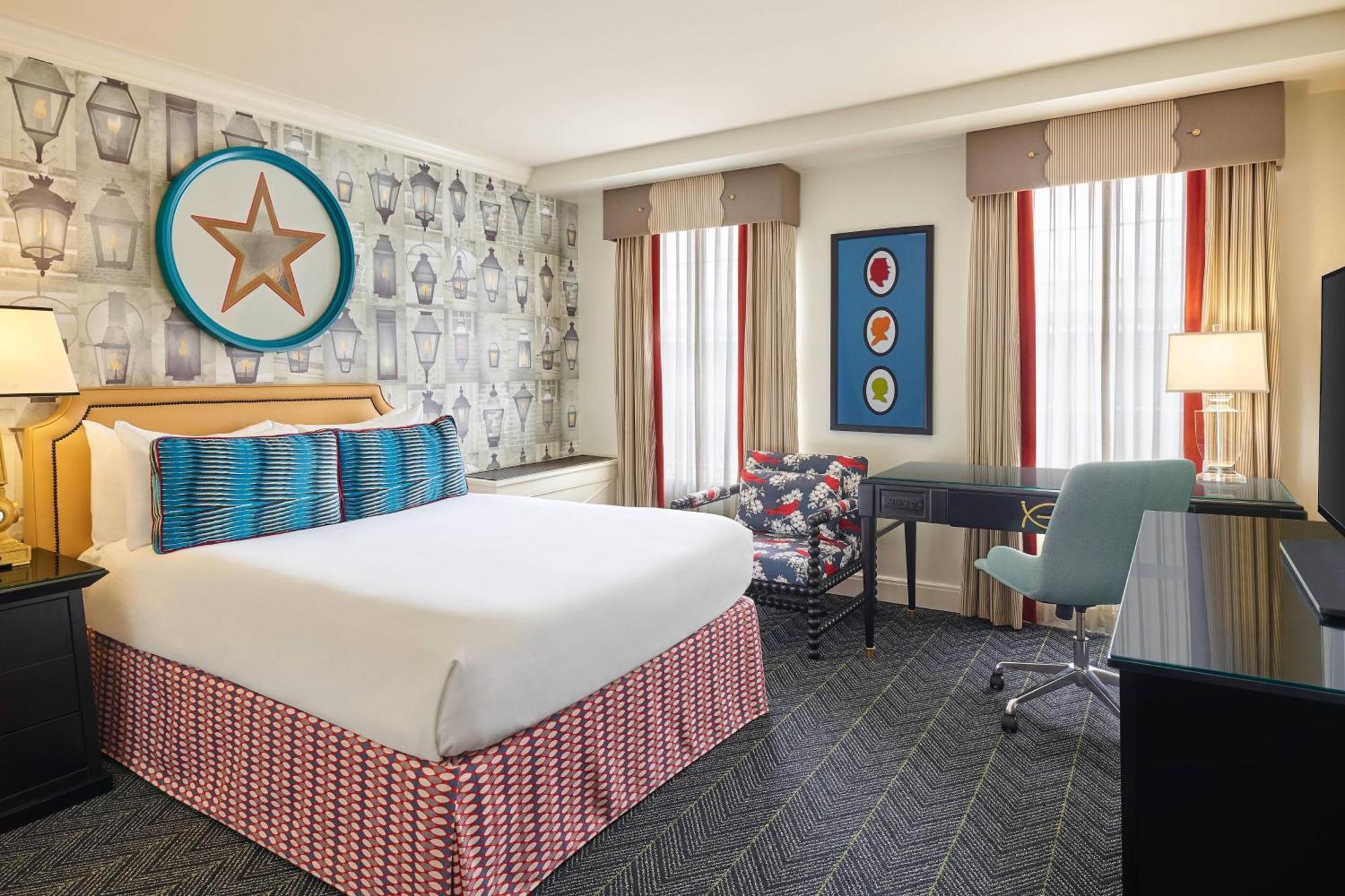 Alexandrian Room 1 Queen Bed