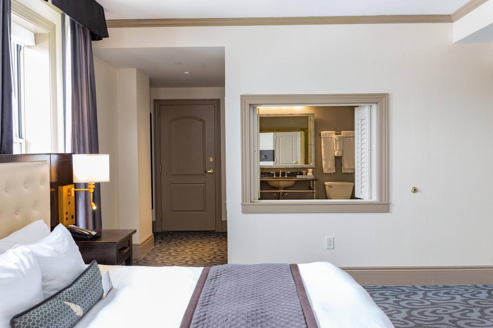 Premium King Room Spa Bath