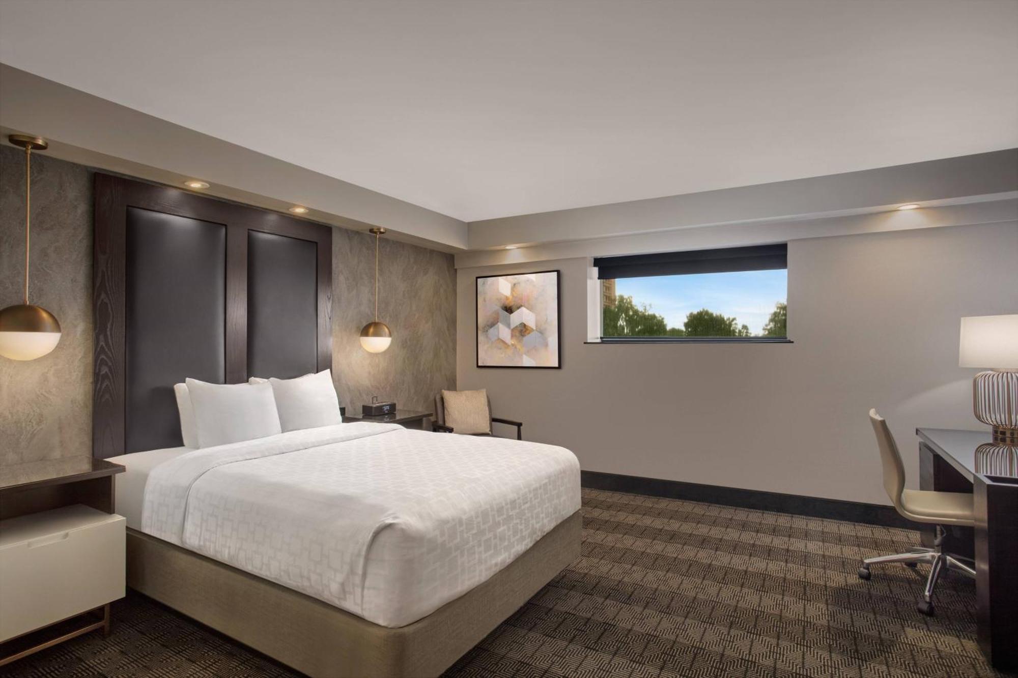 Guest room 1 King Corner room