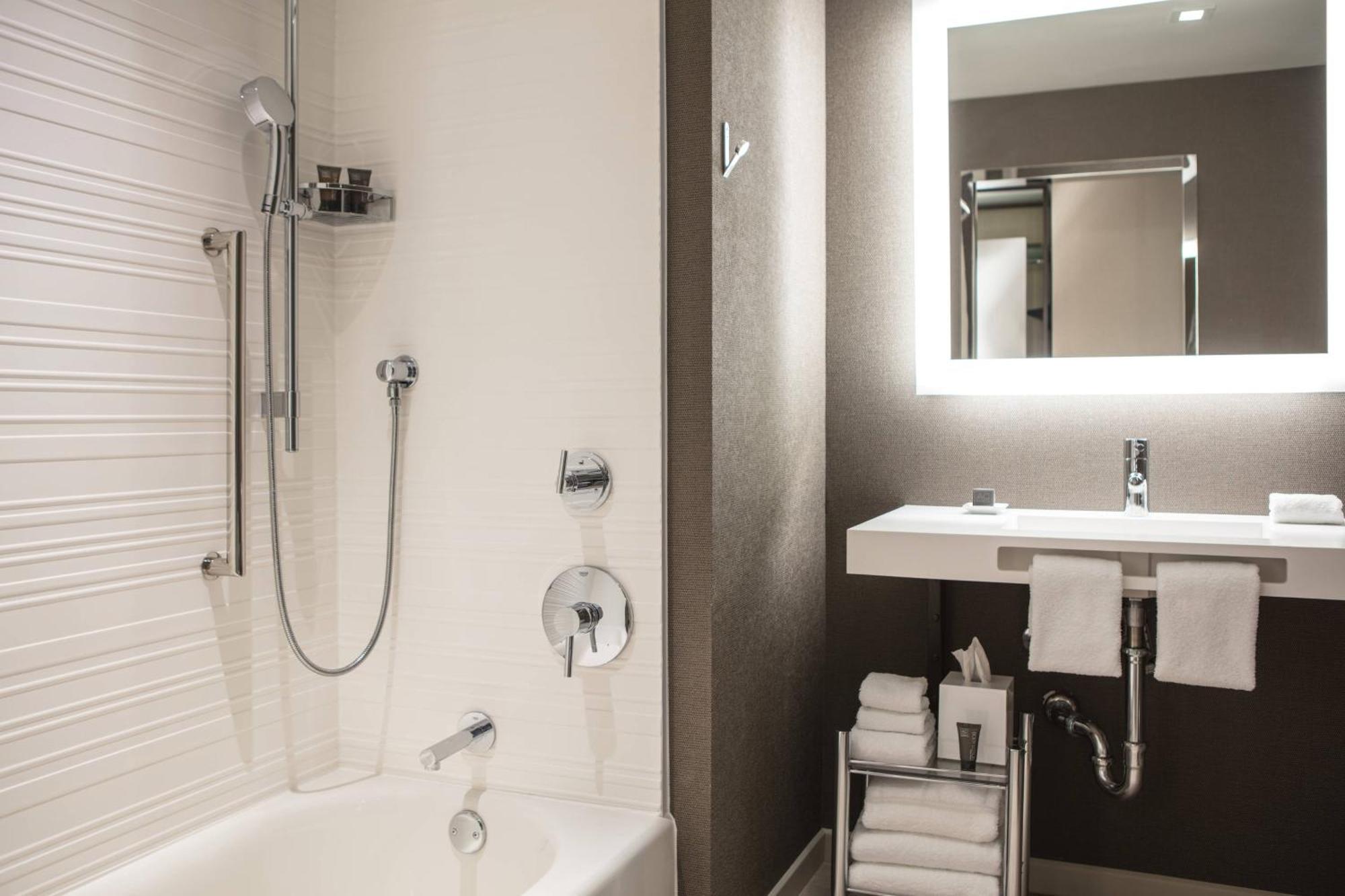 Queen Room Roll Shower Mobility Access