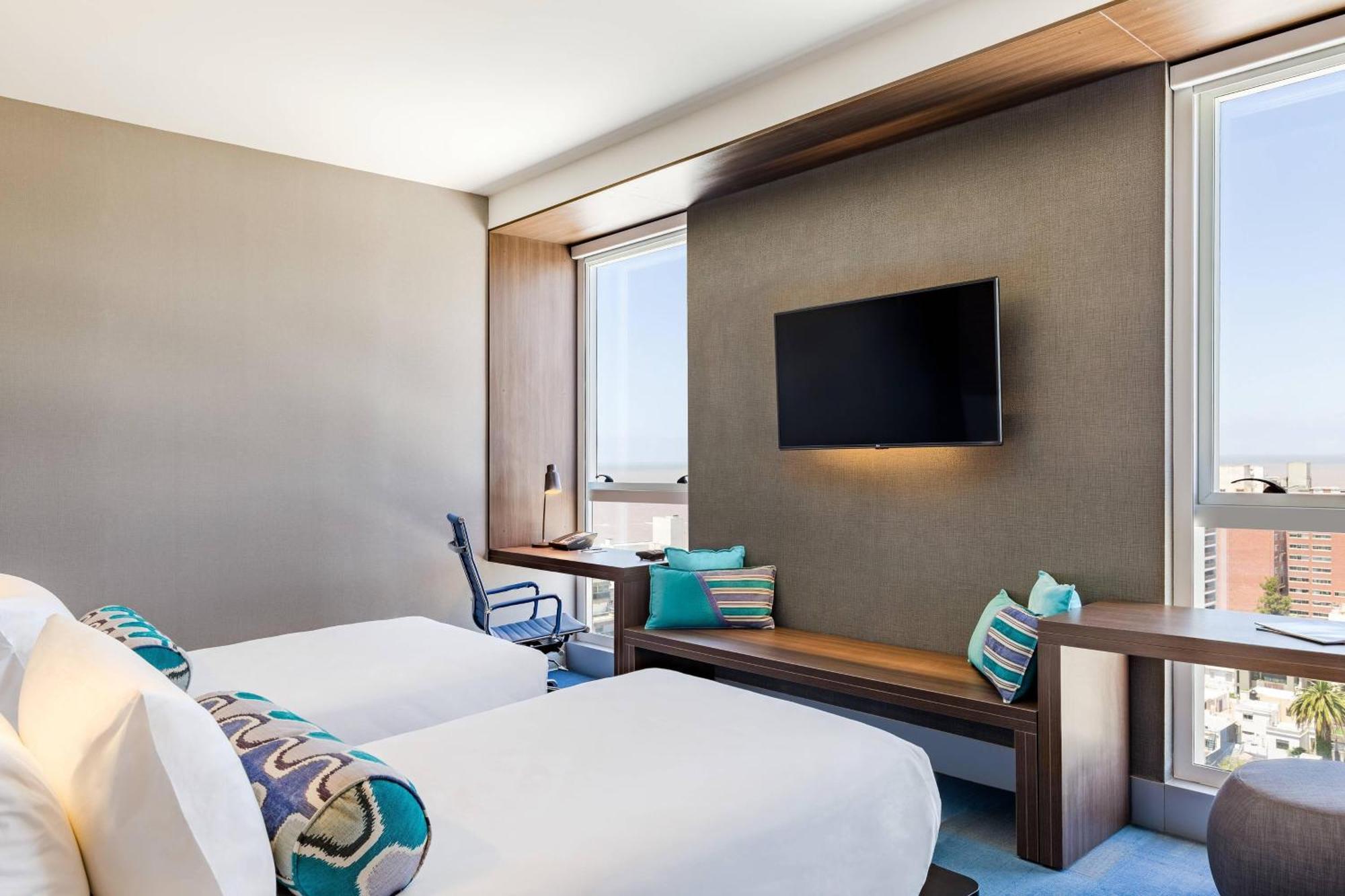 Aloft Guest room 2 Twin or Single Beds City view