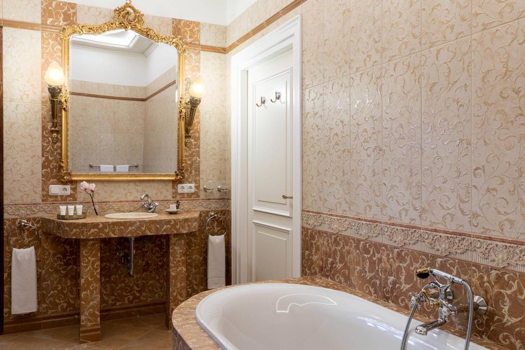 One-Bedroom King Suite,1631597223:JPEG