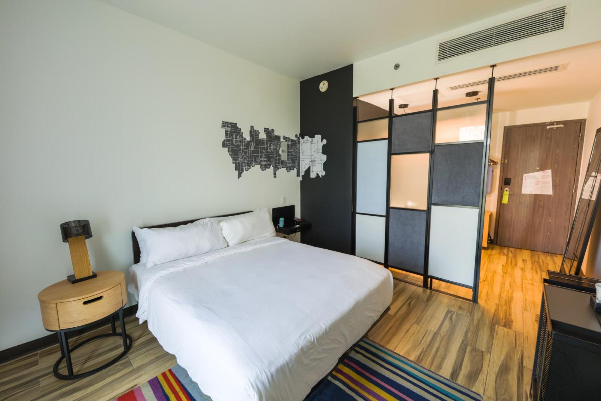 Aloft King Room