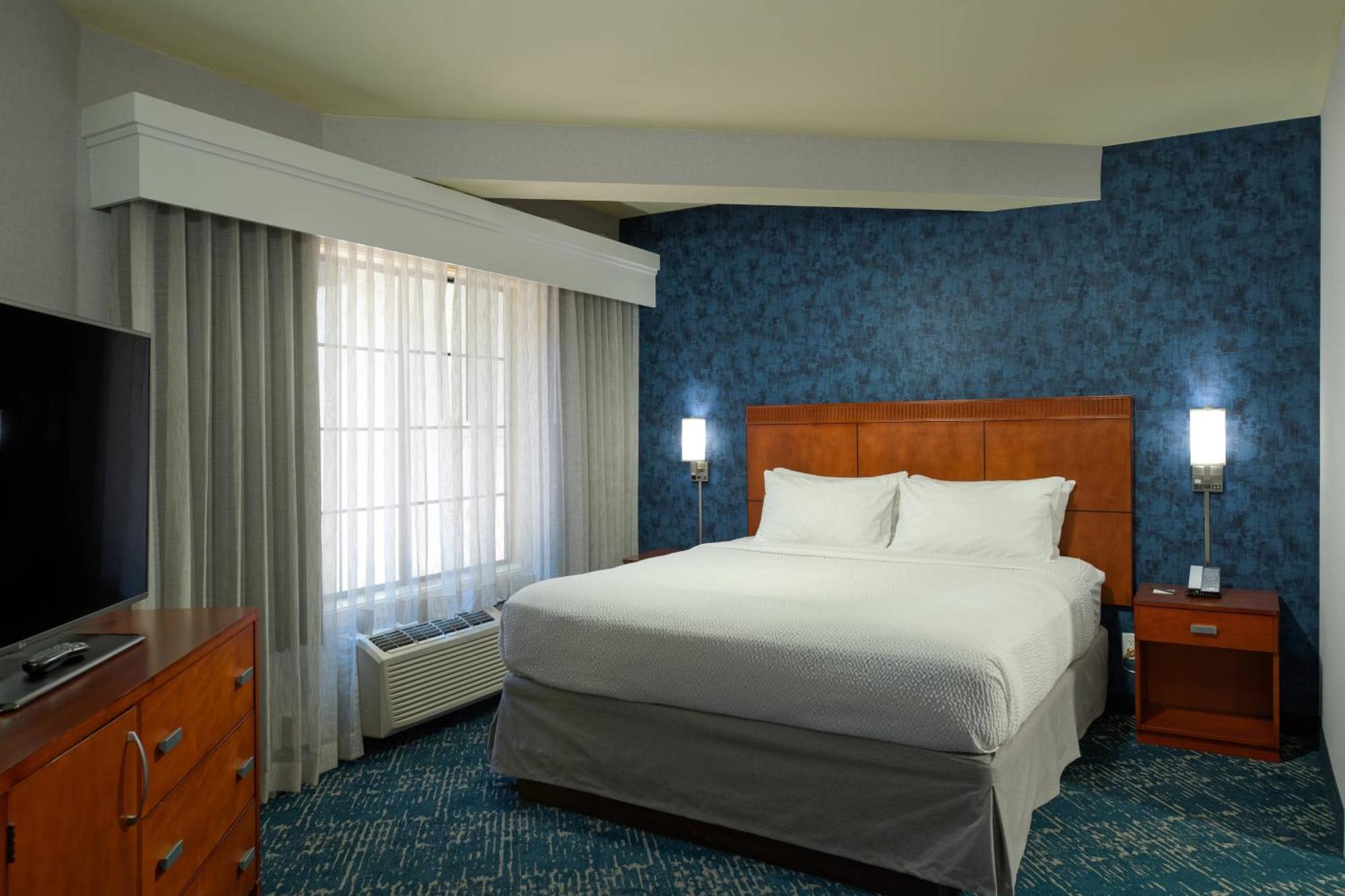 1 Bedroom 2 room Suite 1 King Sofa bed,1632235285:JPEG