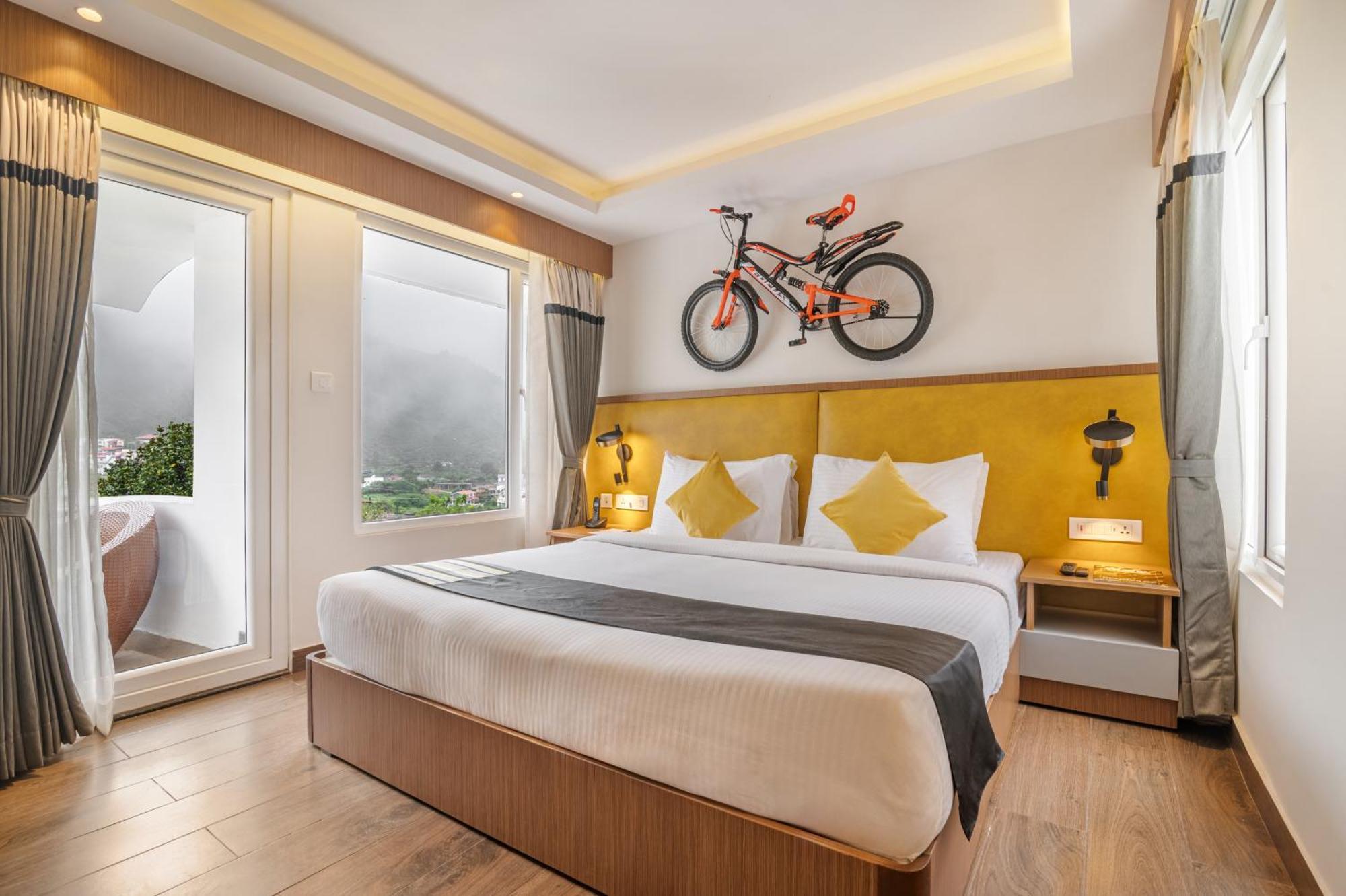 Cycle-Themed Valley View Suites