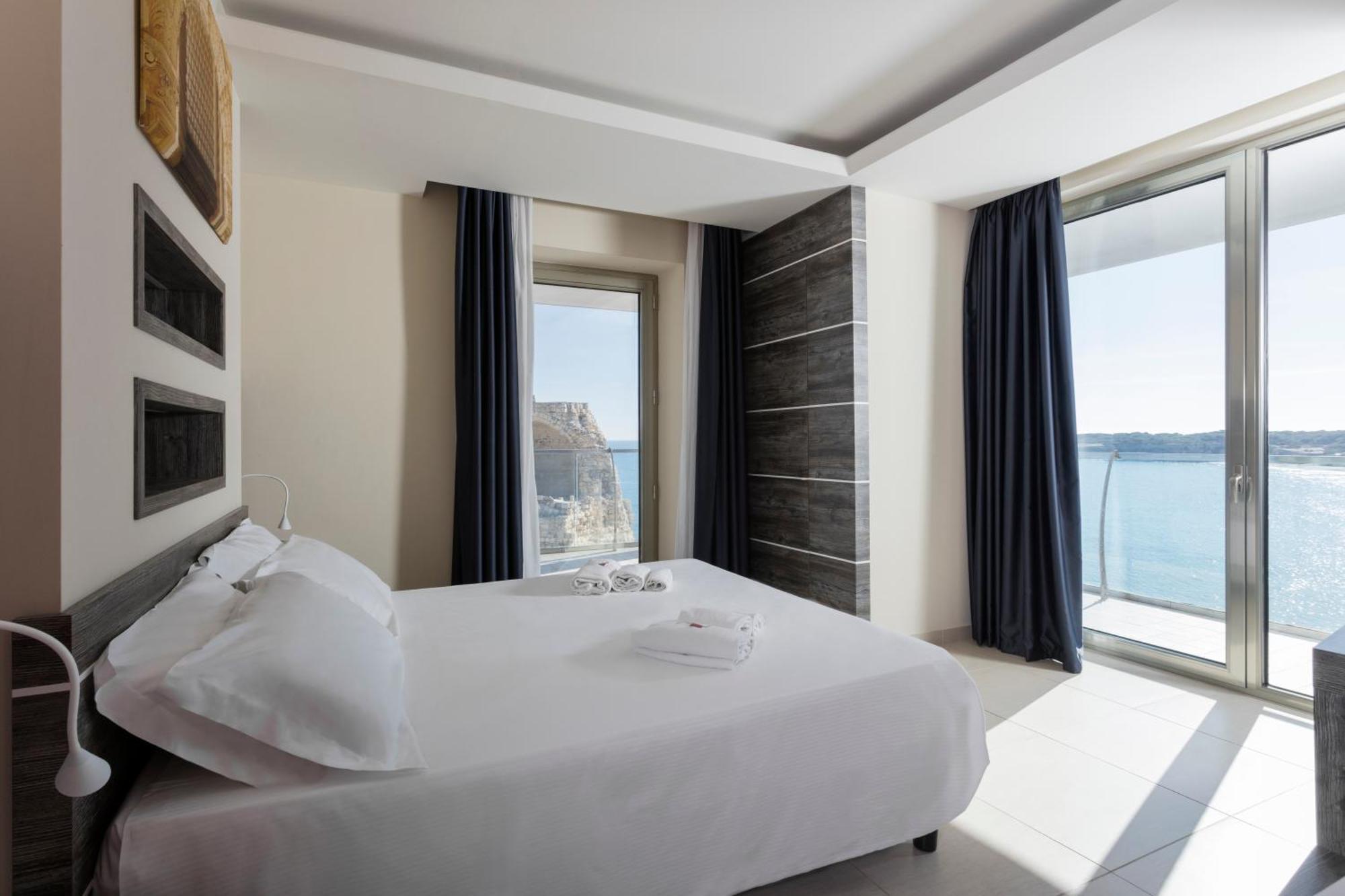 Deluxe Double Room Sea View,1632254783:JPEG