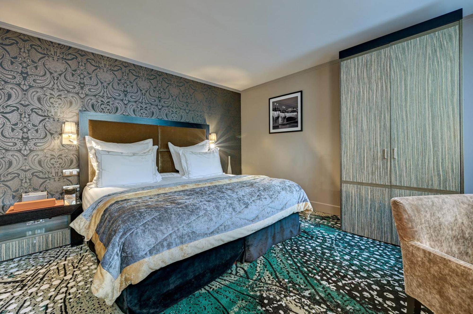 Deluxe Double or Twin Room City View
