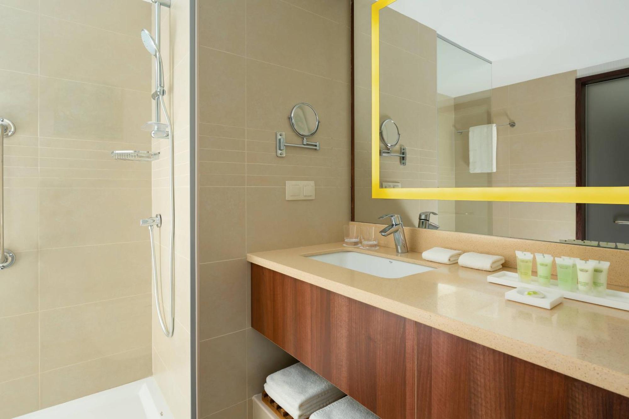Standard Guest  room with 2 Twin/Single Bed(s), City view
