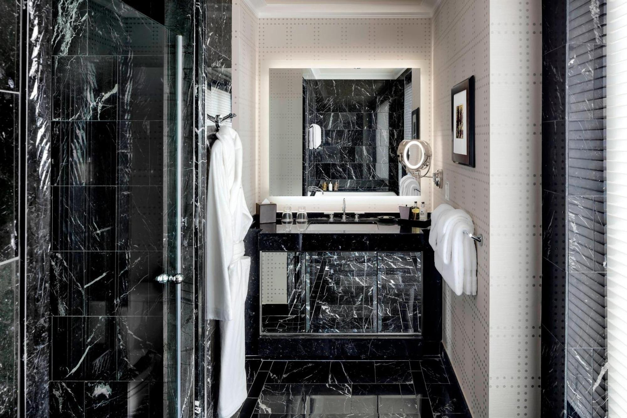 Ebersol 1 Bedroom Presidential Suite 1 King City view