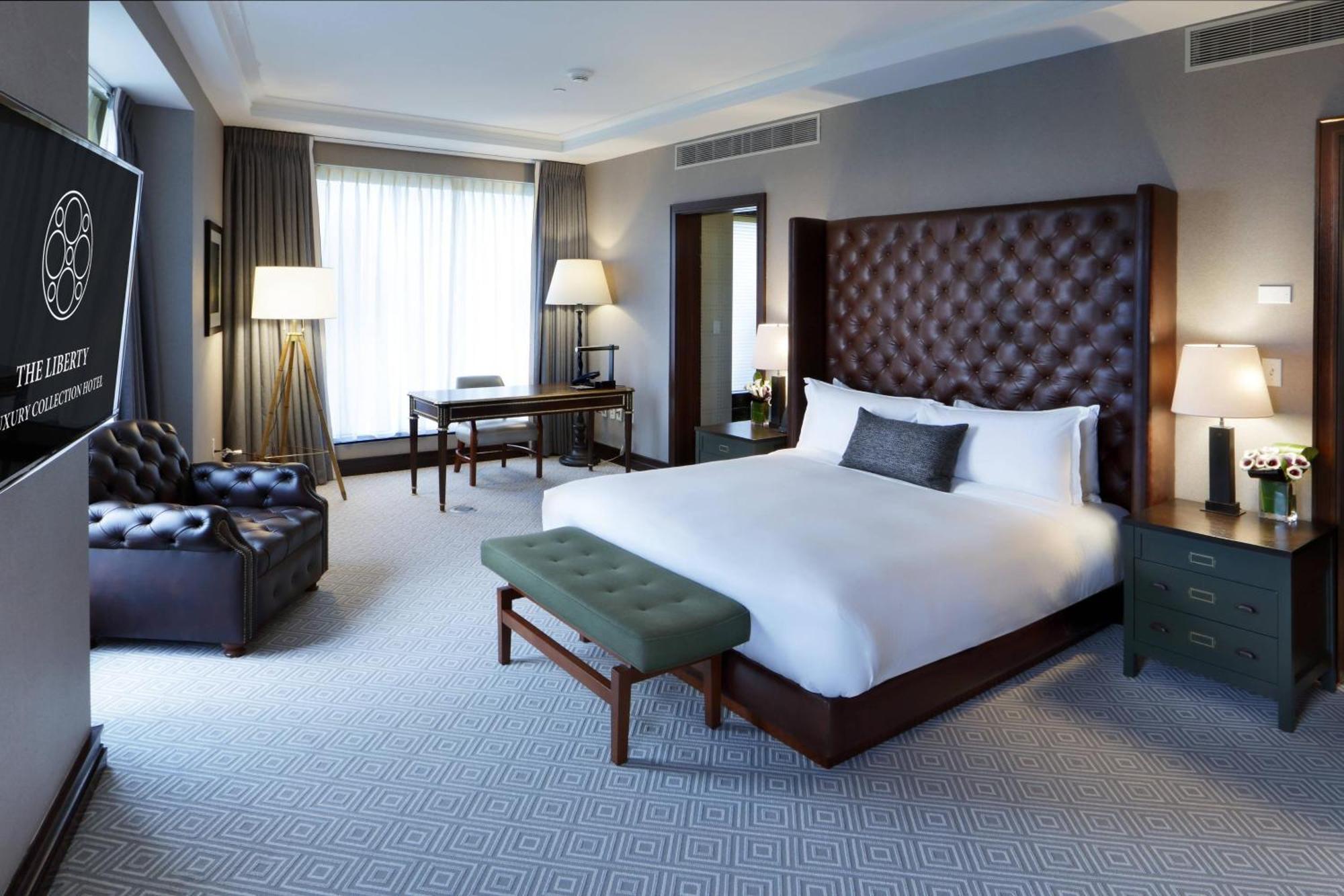 Ebersol 1 Bedroom Presidential Suite 1 King City view