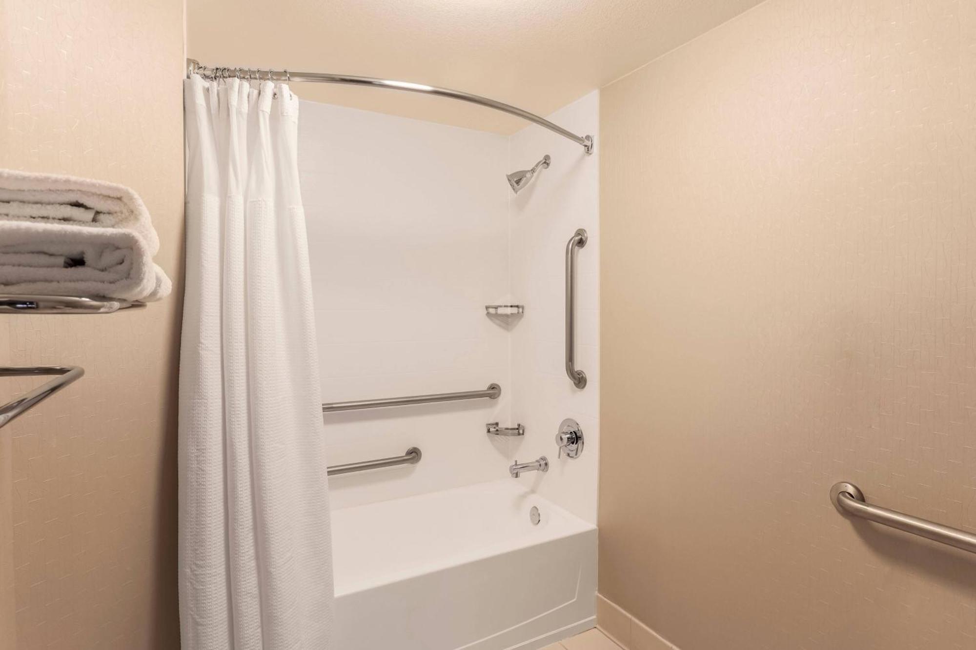 King Suite with Sofa Bed and Adapted Tub - Mobility Accessible