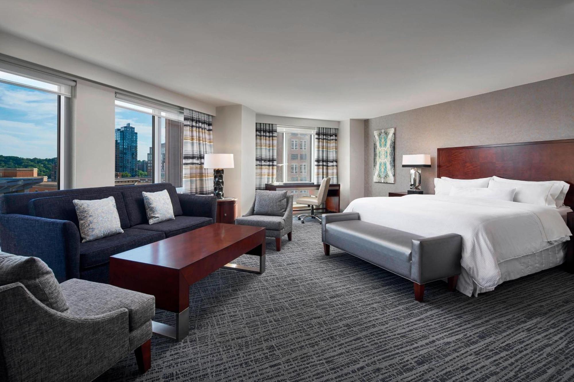 Junior Suite 1 Bedroom Studio Suite 1 King