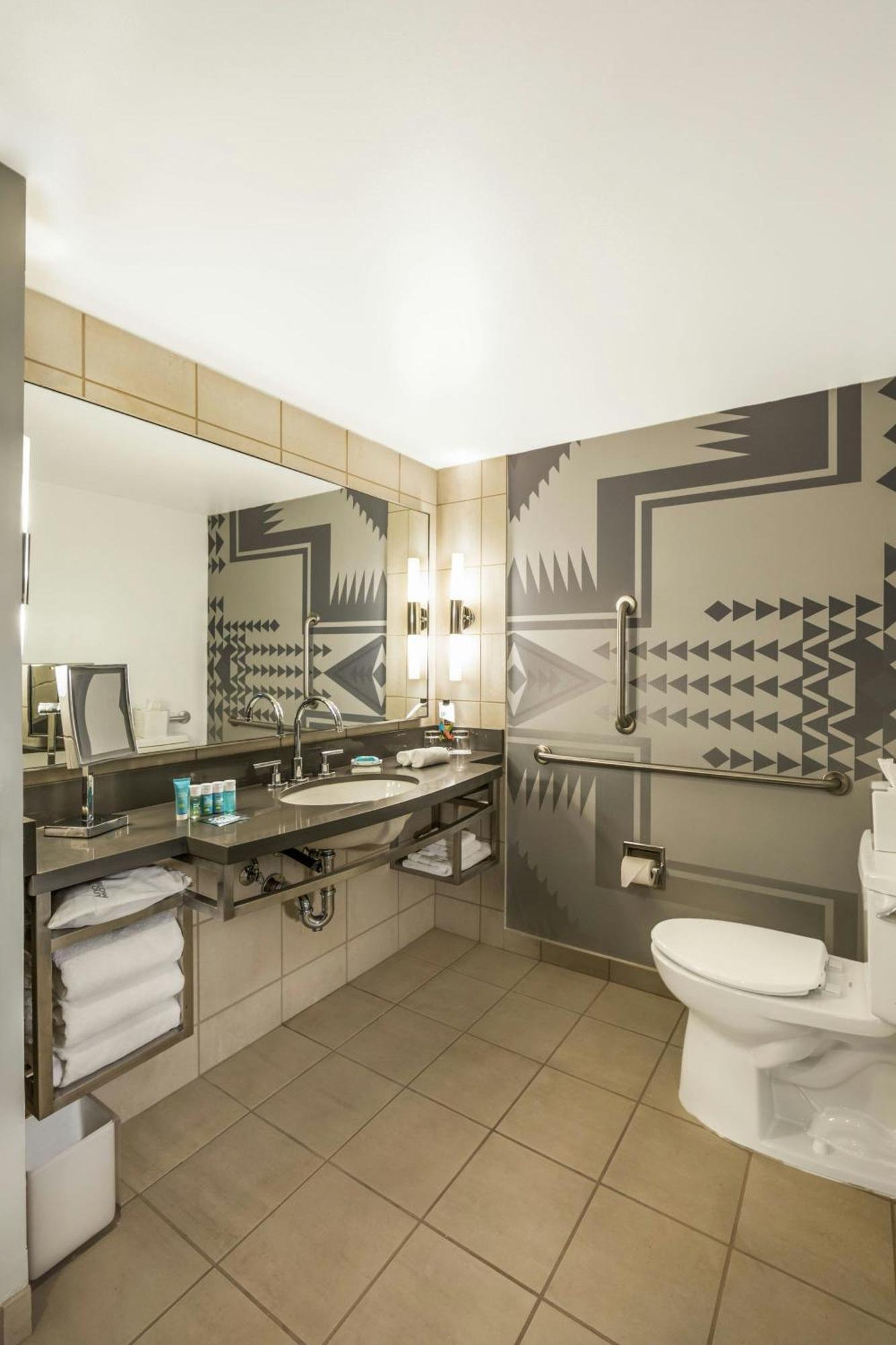 Deluxe Guest room 1 King City view High floor