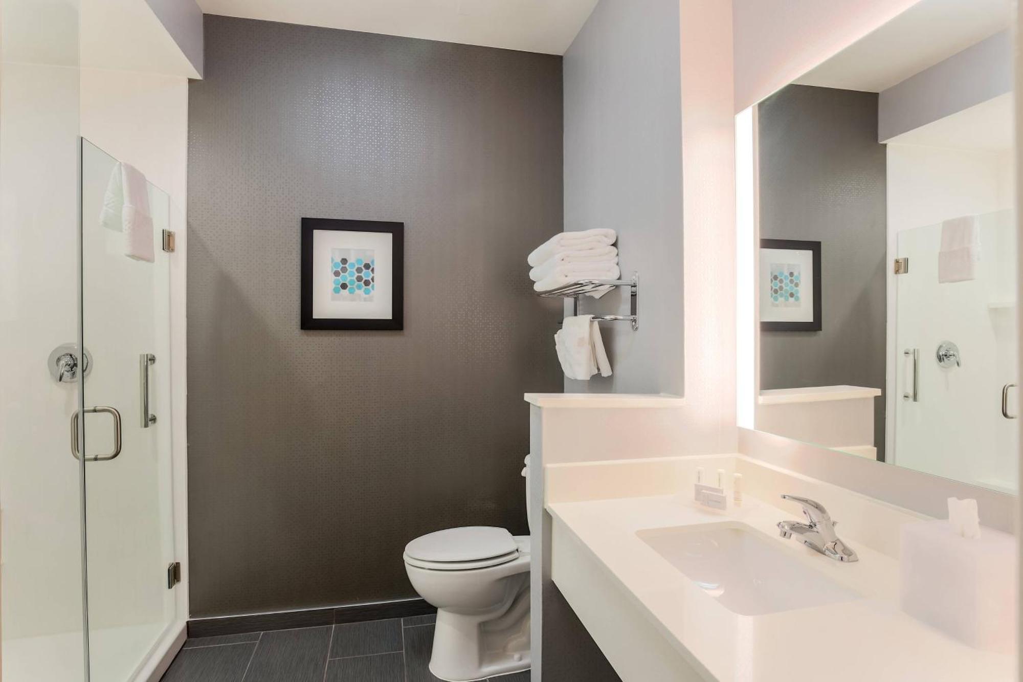 Queen Room with Two Queen Beds and Bathtub - Mobility Access/Hearing Accessible