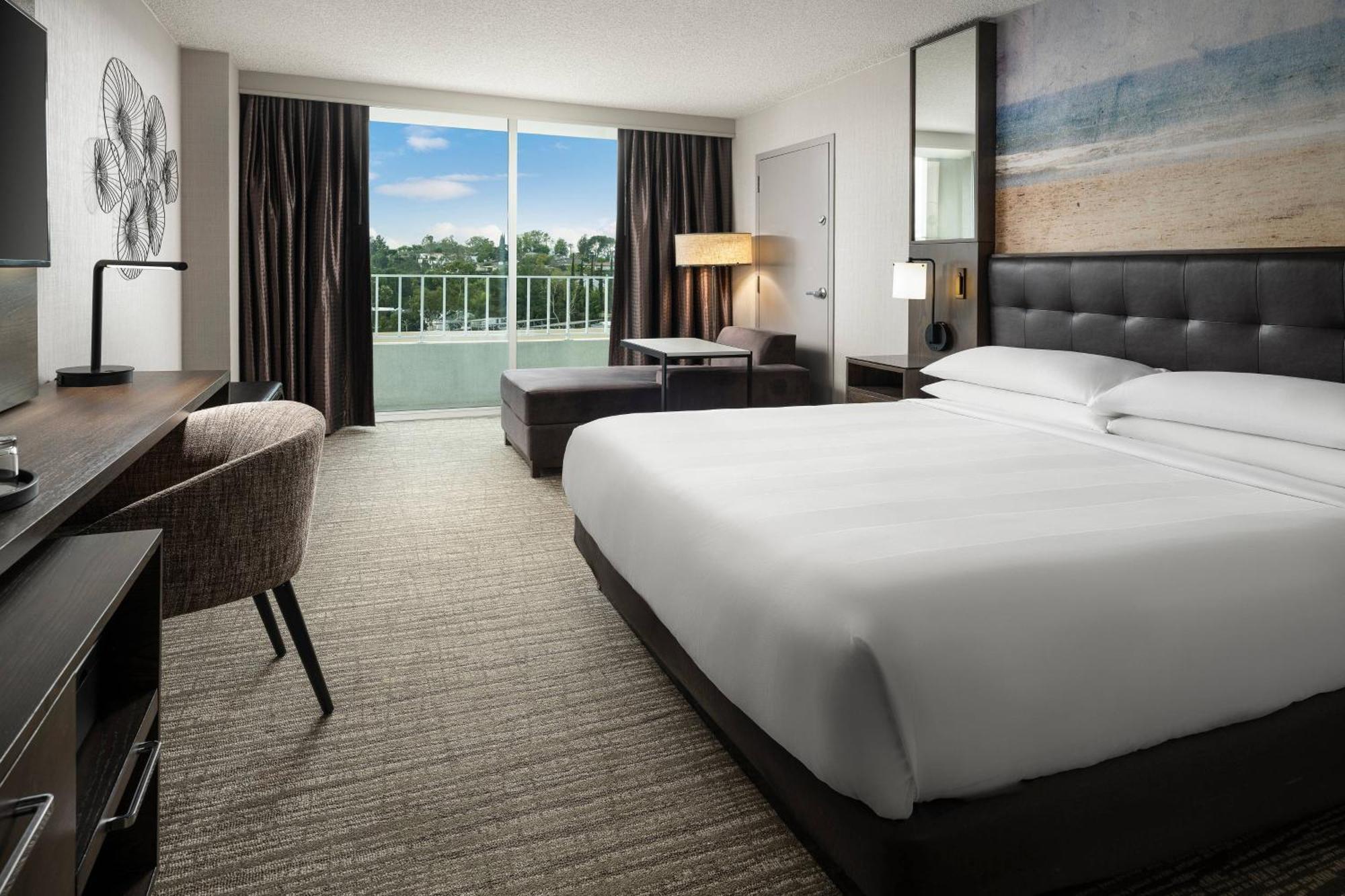 King or Double Room Balcony Mountain View