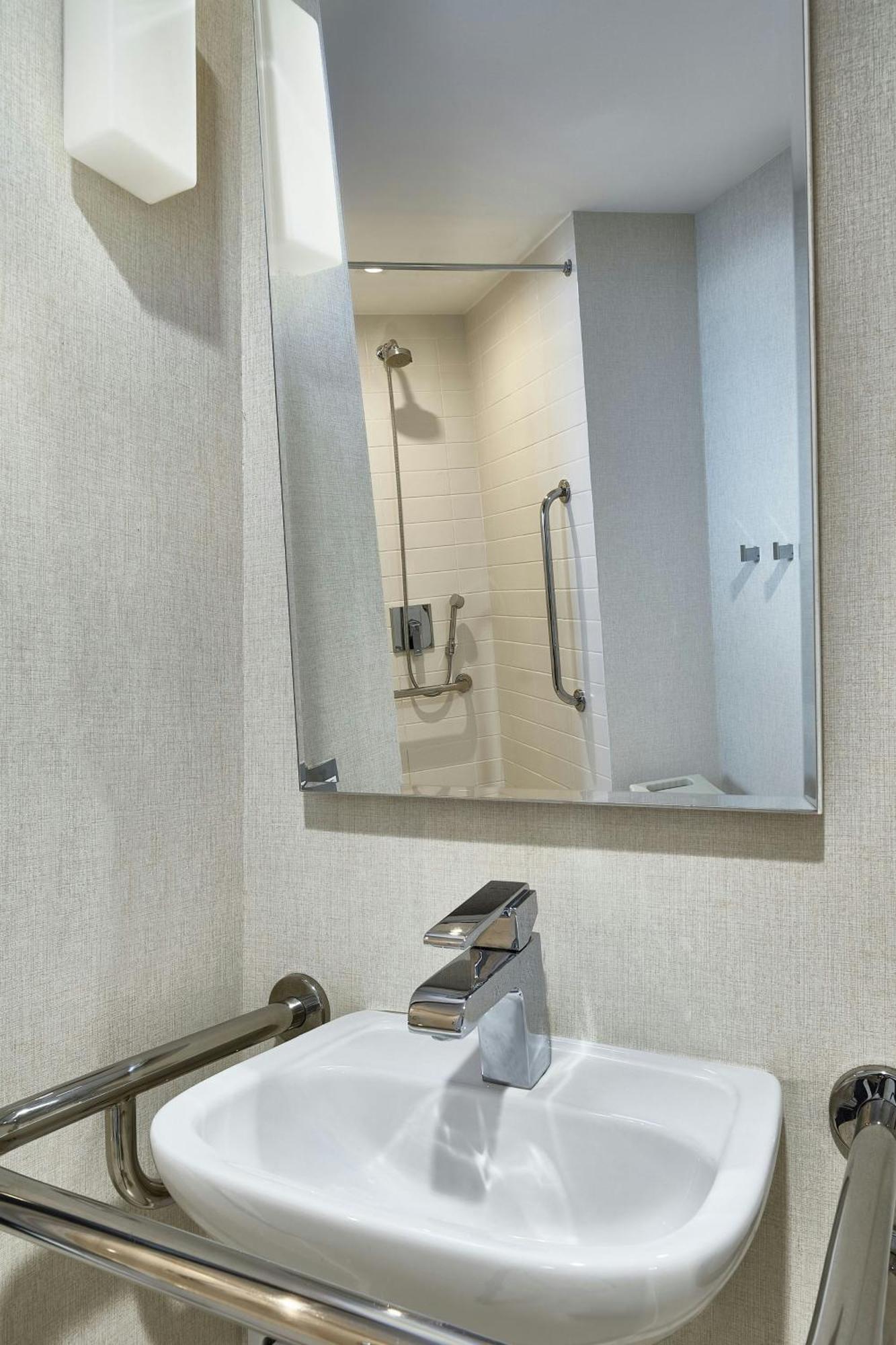 Queen Studio Apartment