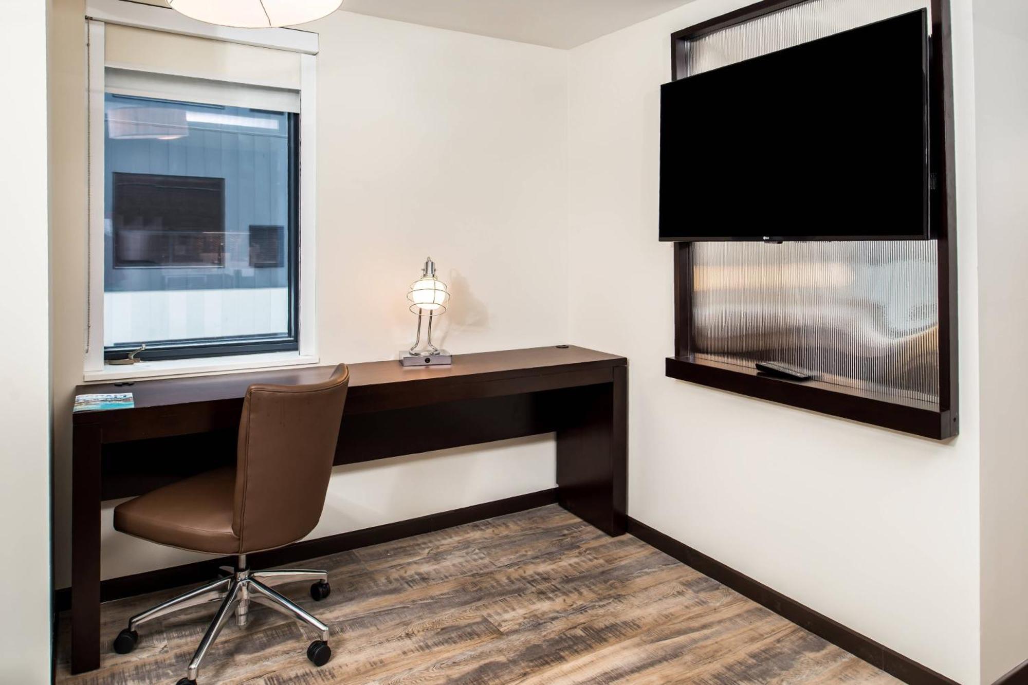 One-Bedroom King Suite