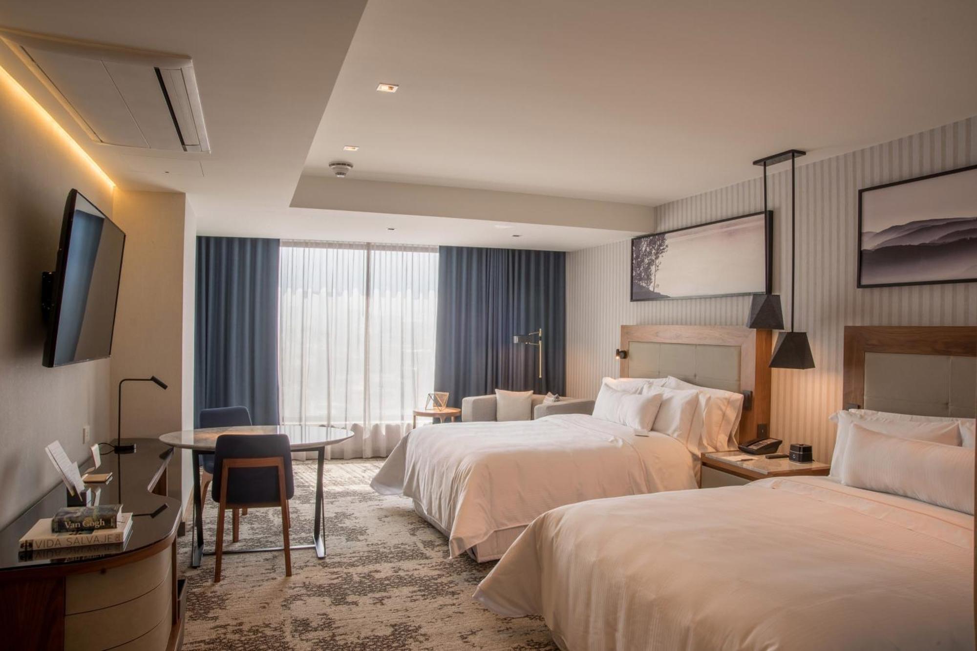 Deluxe Room 1 King