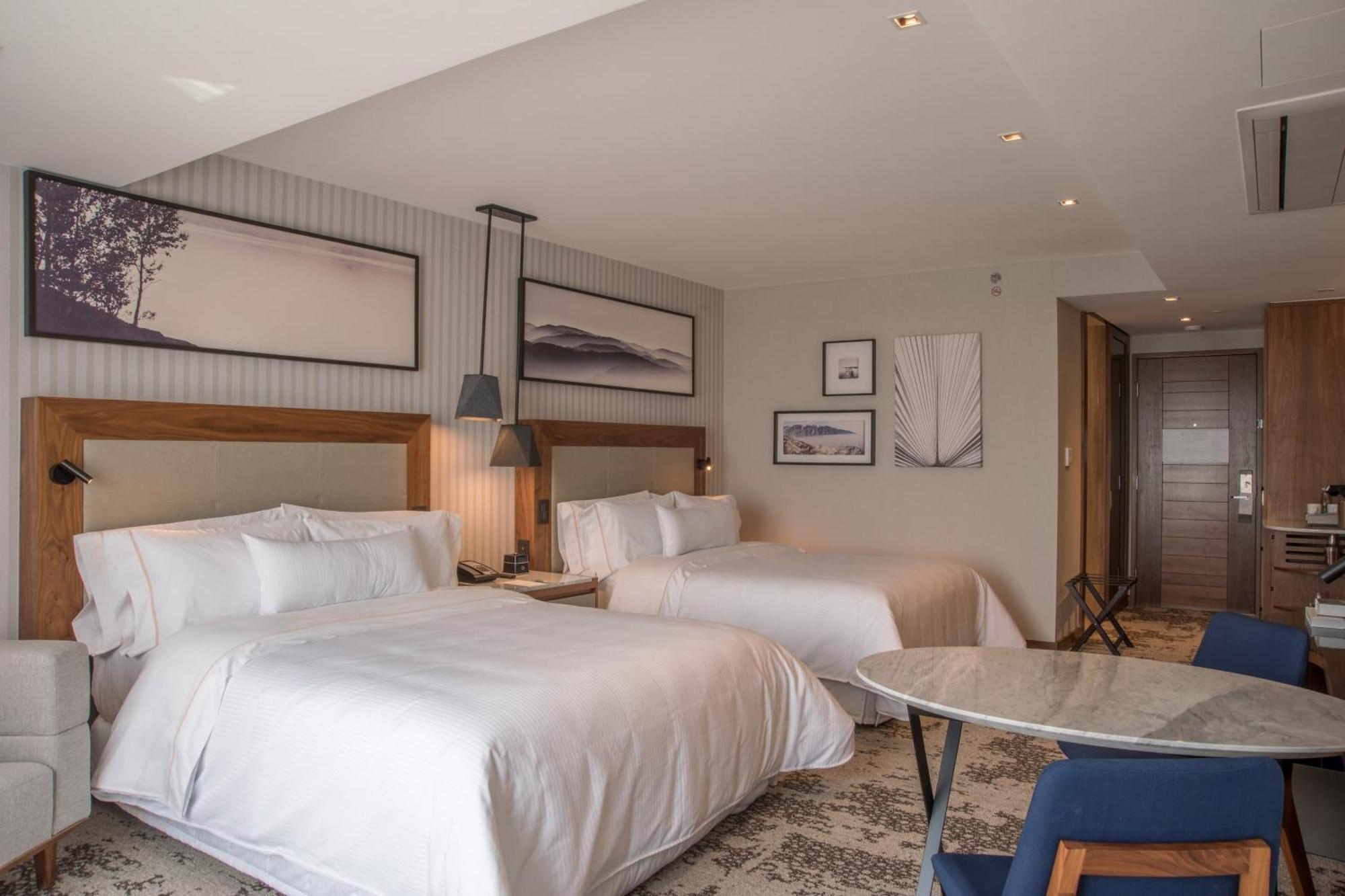 Deluxe Room 1 King