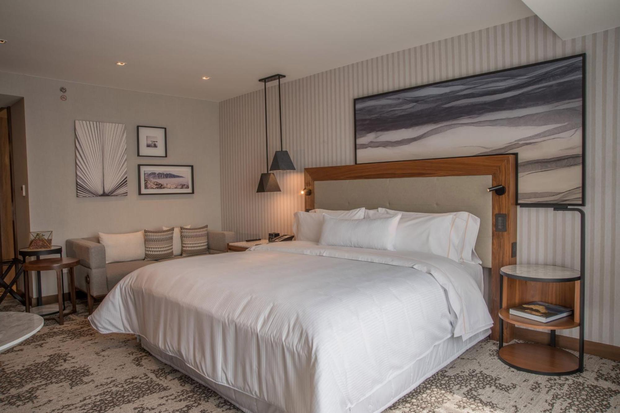 Deluxe Room 1 King