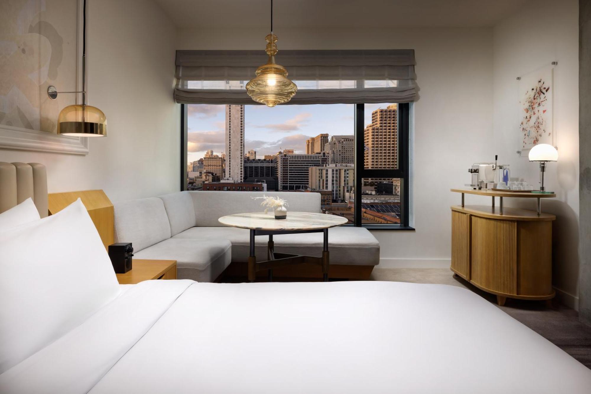 Chambre Lit King-Size Supérieure - Vue sur Panorama Urbain