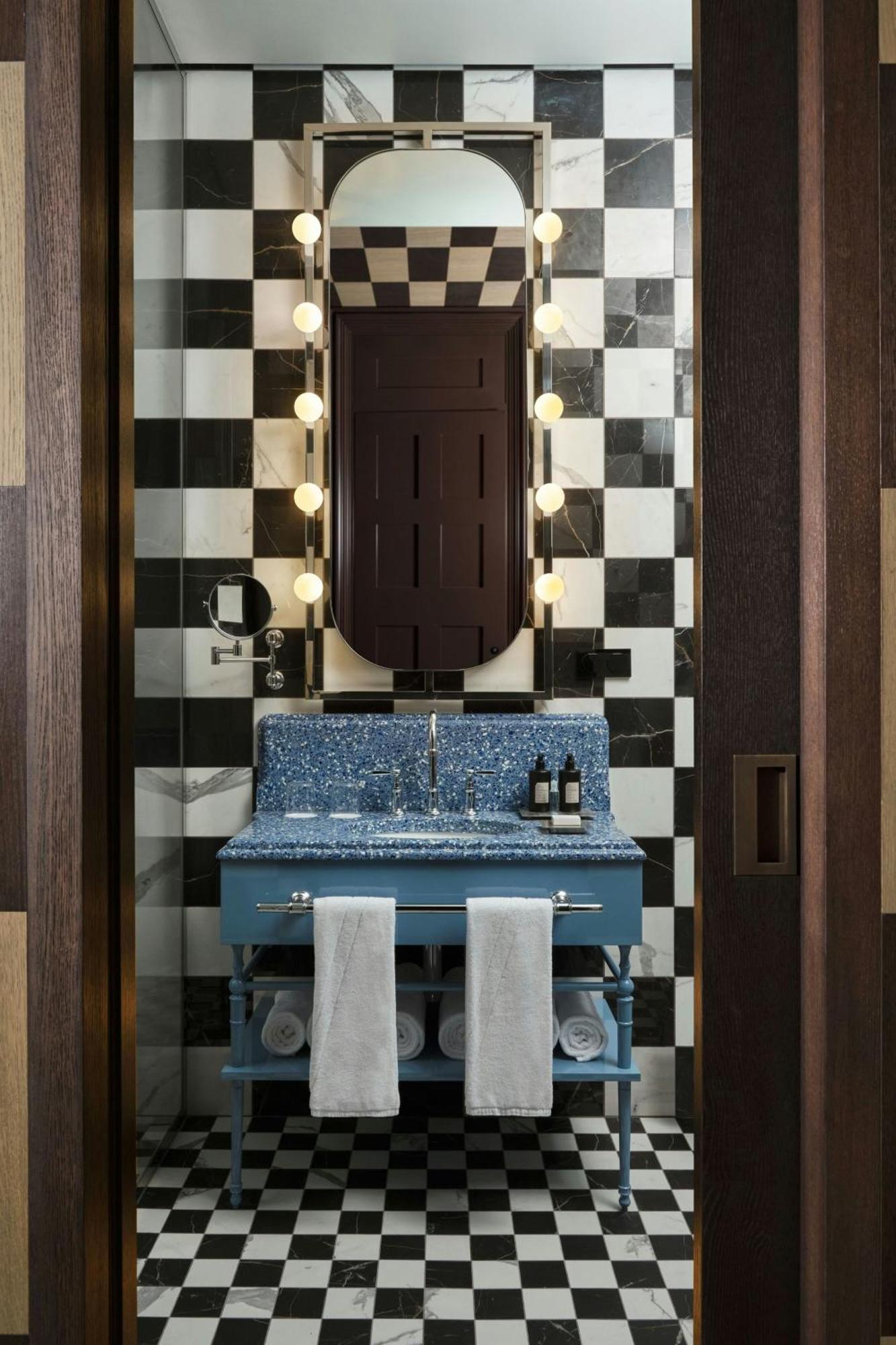 Deluxe King Room Street View