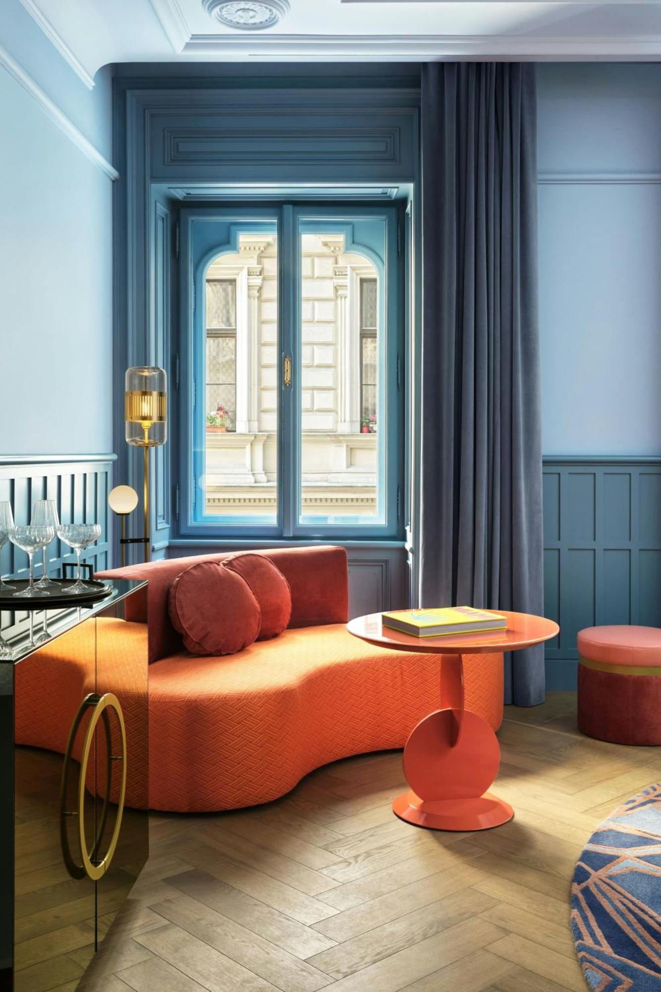 Deluxe Twin Room Street View
