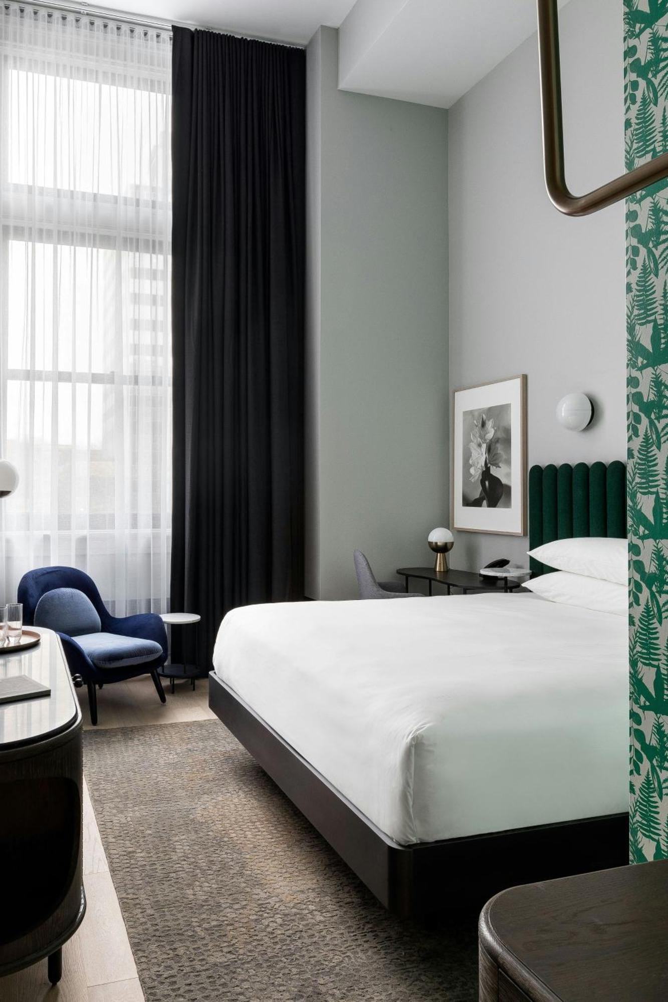 Deluxe King Room with City View