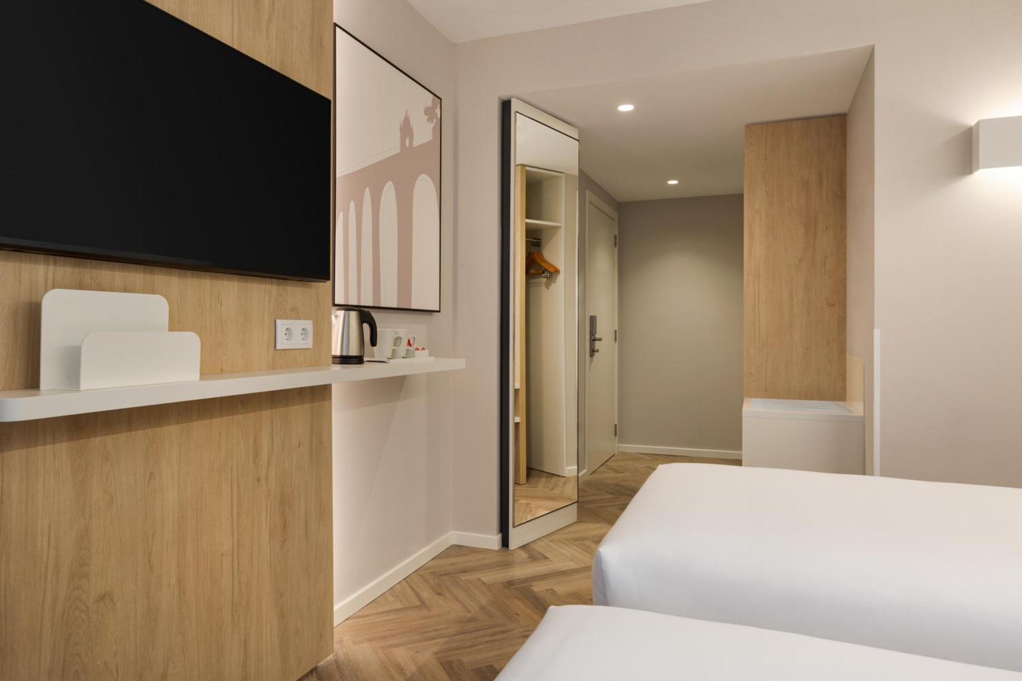 Standard Twin Room Balcony