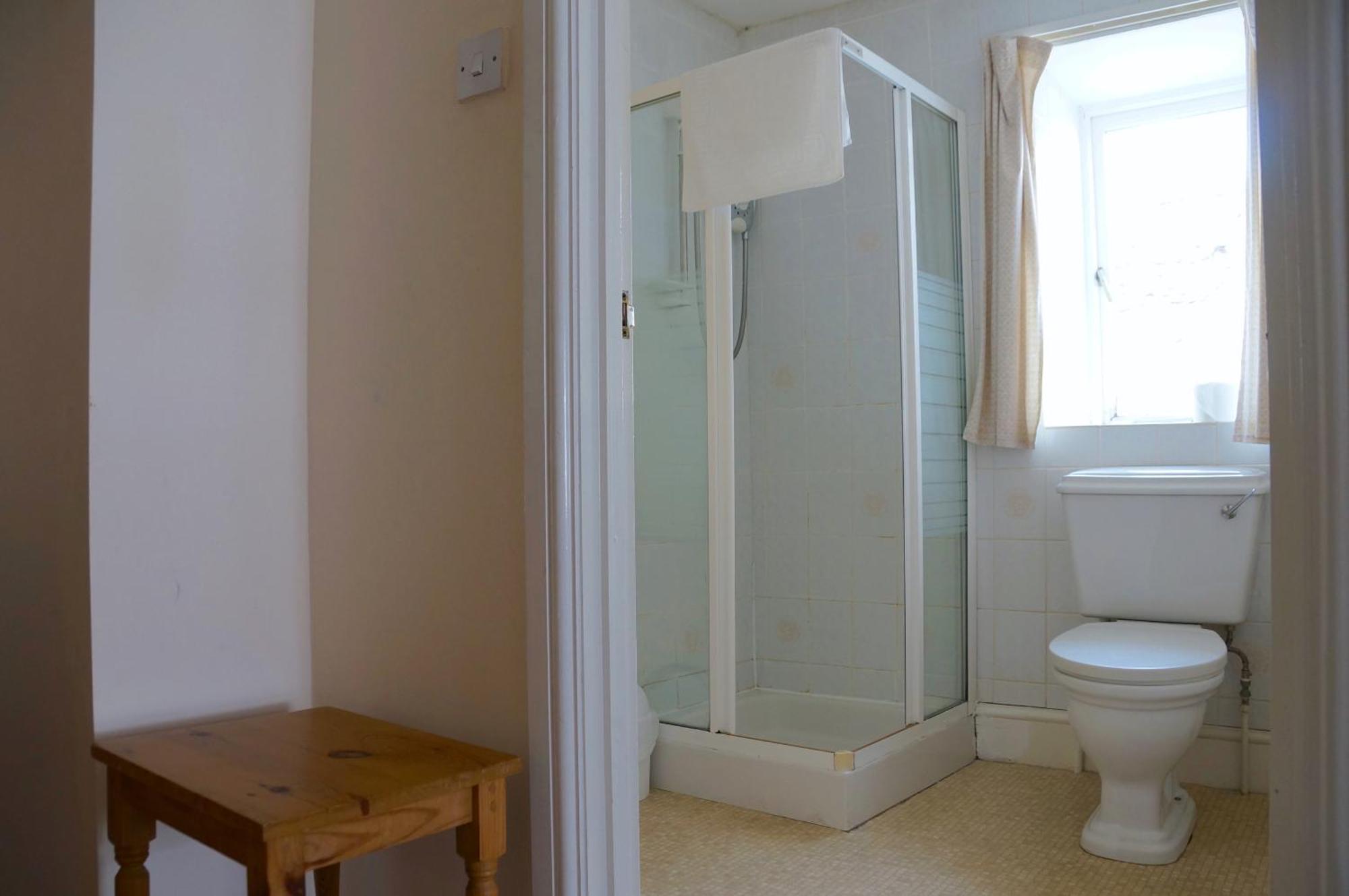 Triple Room Shower