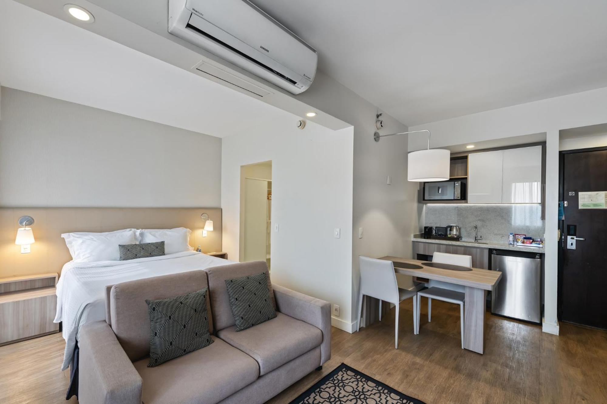 Studio Queen Suite - City View